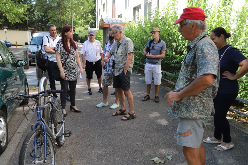 La GUP est l'occasion de faire collectivement le point sur les dysfonctionnements constatés sur le terrain, ici l'abandon de vélo sur les trottoirs ou le défaut d'entretien et de signalisation des espaces paysagers.