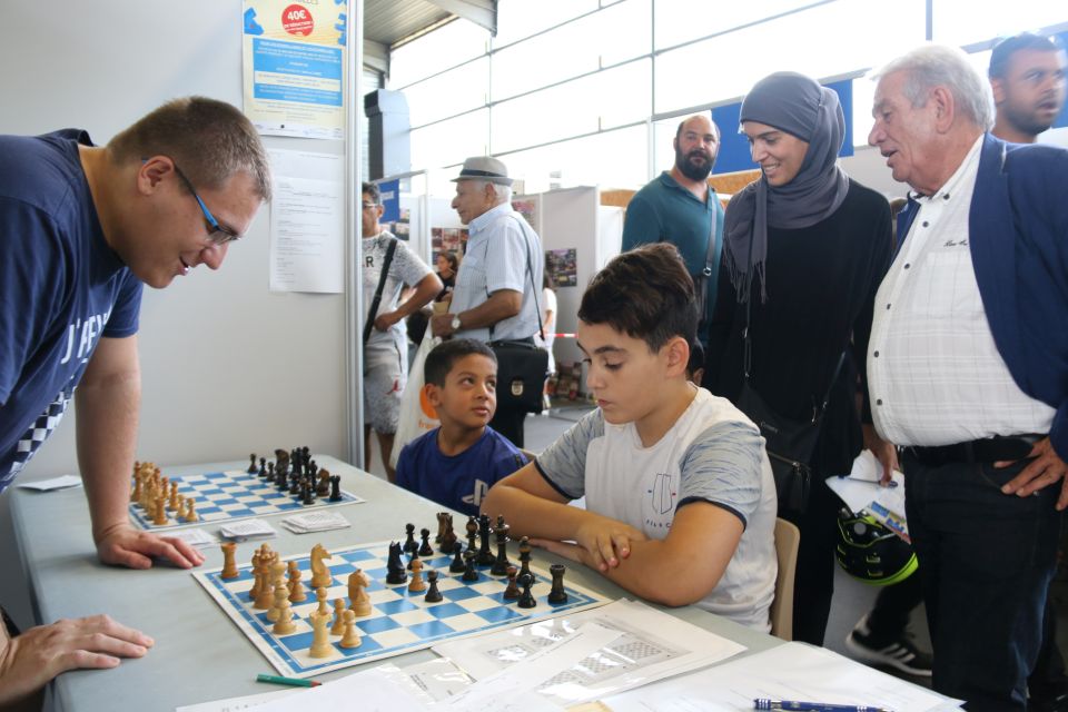 Plus de 70 associations, dont les échecs, étaient présentes au Forum pour permettre à tout un chacun-e de trouver sport à son pied...ou à sa main !