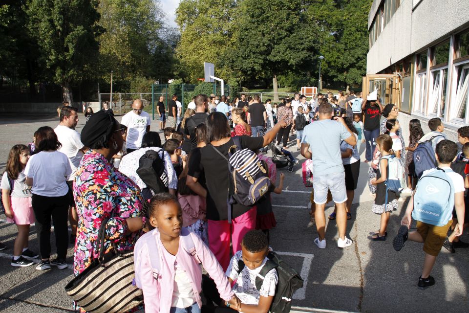Une rentrée sereine 3 629 élèves faisaient cette année leur rentrée dans l’une des 21 écoles de la commune. Une hausse d’environ 50 élèves par rapport à 2021.