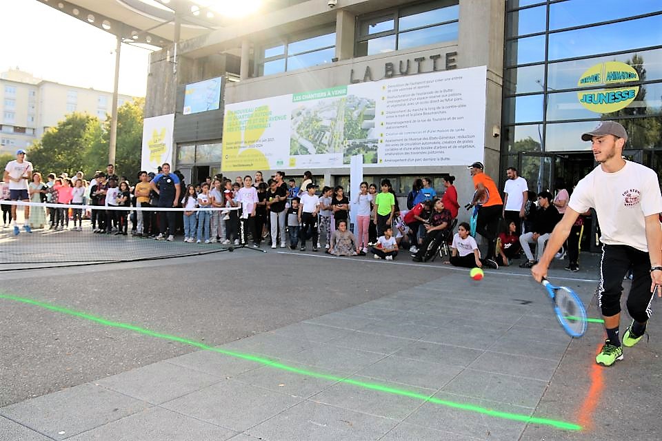 Les jeunes joueurs et joueuses du Tennis club d’Échirolles ont fait briller les yeux des enfants lors des démonstrations. de quoi susciter des vocations ?