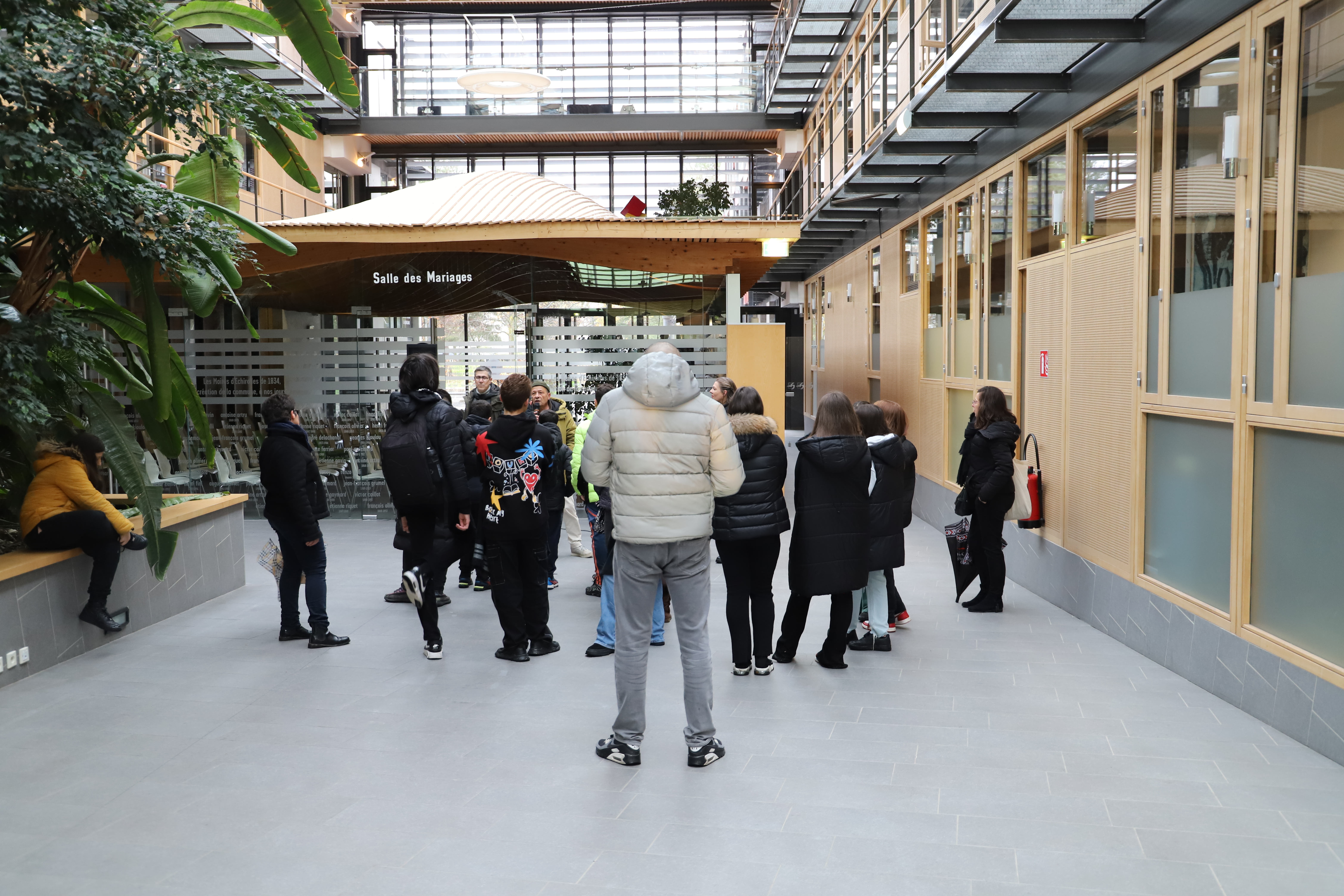 Une vingtaine de collégiens ont découvert la mairie de l'intérieur.