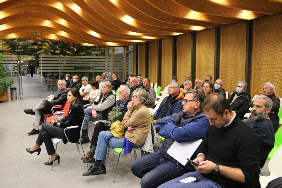Commanderie : Du nouveau côté réseaux Les habitant-es présent-es ont pu être rassuré-es quant à leurs différentes interrogations, concernant notamment l'accompagnement des services de la Ville et de la Métropole tout au long des opérations qui devraient s'étaler sur une quinzaine d'années à compter de 2023.