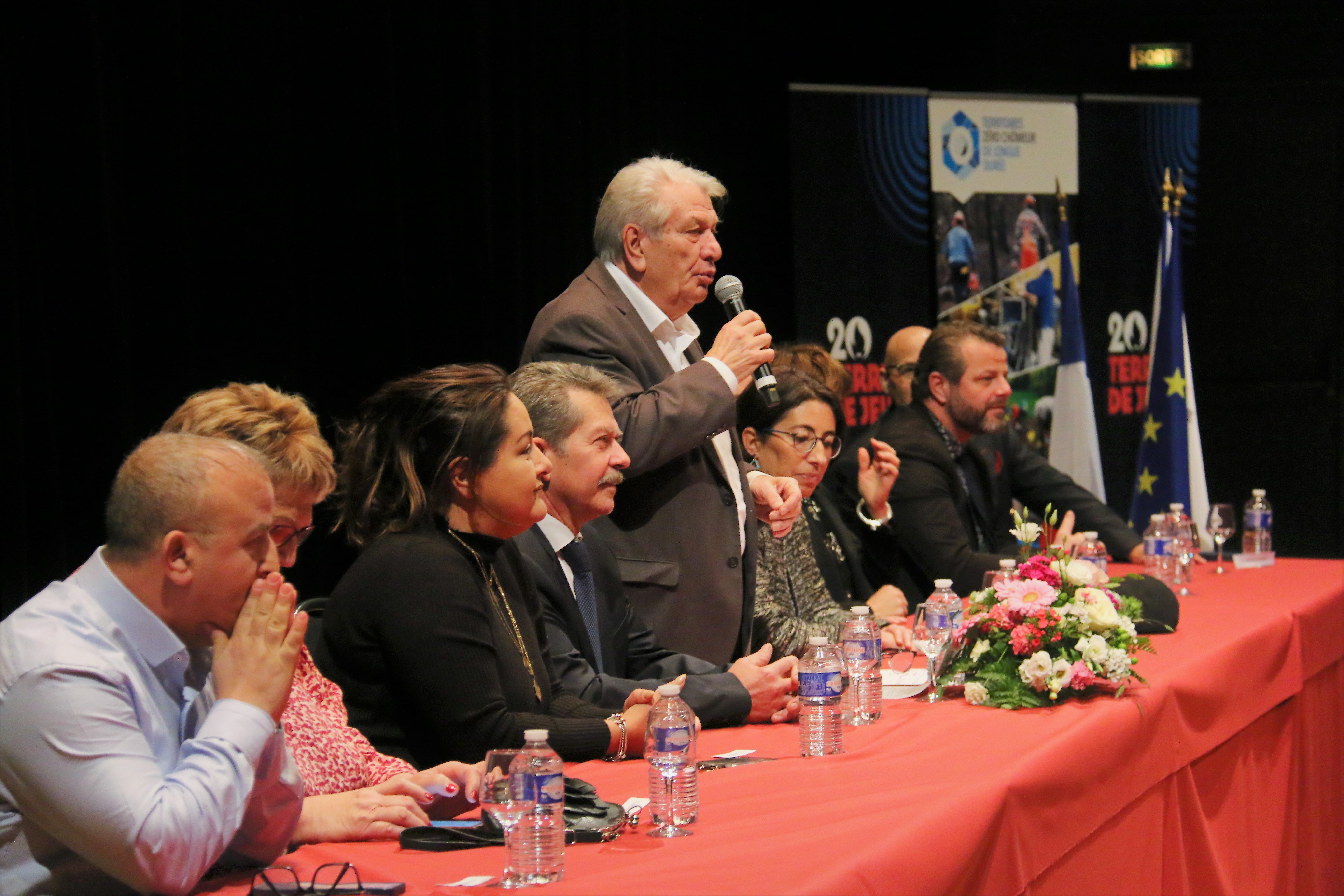 Voeux à la population : le souhait d'une réussite partagée Durant près d'une heure, le maire, Renzo Sulli, entouré de ses adjoint-es, a fait le point sur la situation nationale et locale en ébauchant des pistes 'évolution pour l'avenir.