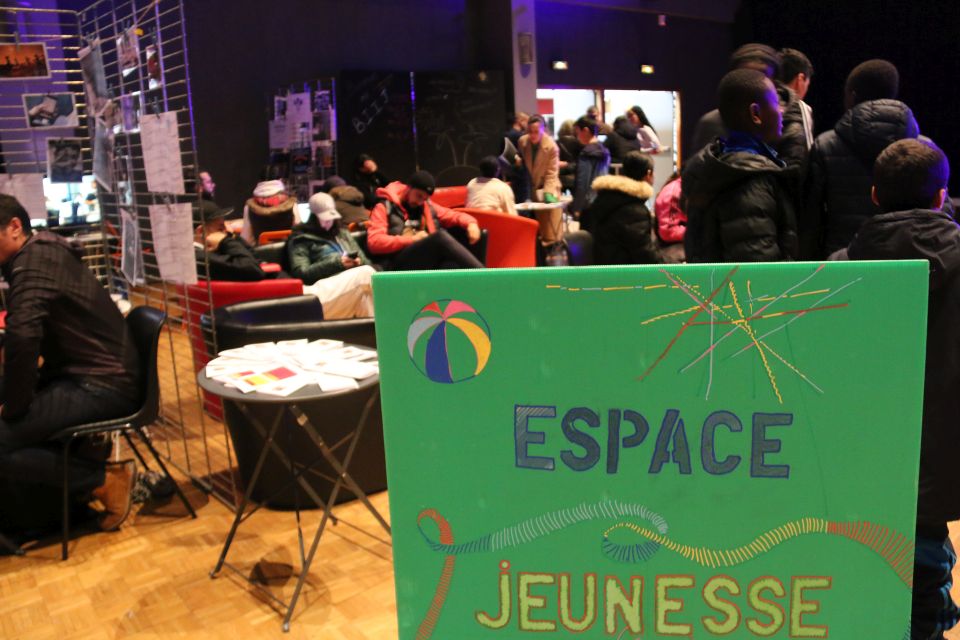 Le samedi après-midi, les jeunes ont investi La Rampe pour animer des stands d'informations sur les thématiques qui les intéressent, et présenter leurs créations préparées dans le cadre de la Semaine créative et citoyenne. 