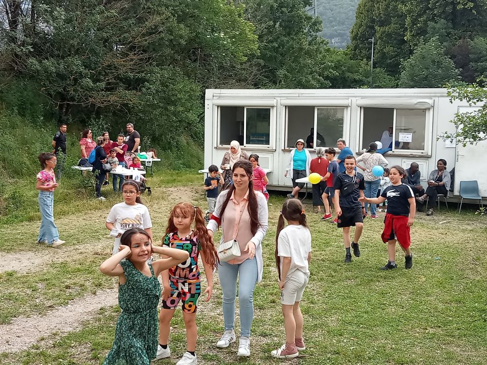 Soleeo a fêté ses un an ! Tout au long de l'après-midi, petit-es et grand-es étaient à la fête pour les un de l'entreprise avec des animations proposées par les bénévoles et les salarié-es.