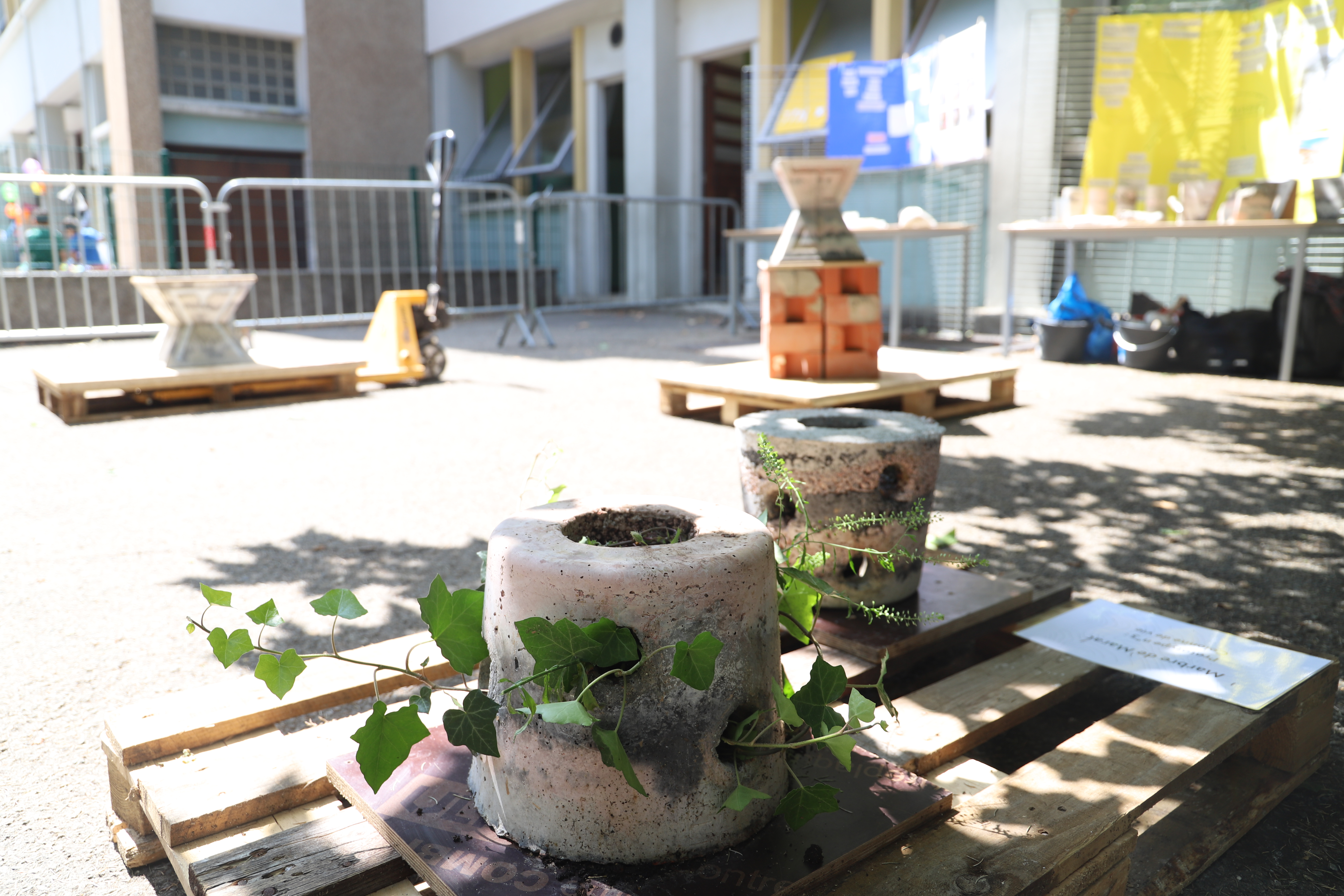 Les trois prototypes confectionnés par les élèves seront installés dans la cours de l'école et pourront trouver place dans les espaces publics du quartier dans le cadre de la rénovation urbaine. 