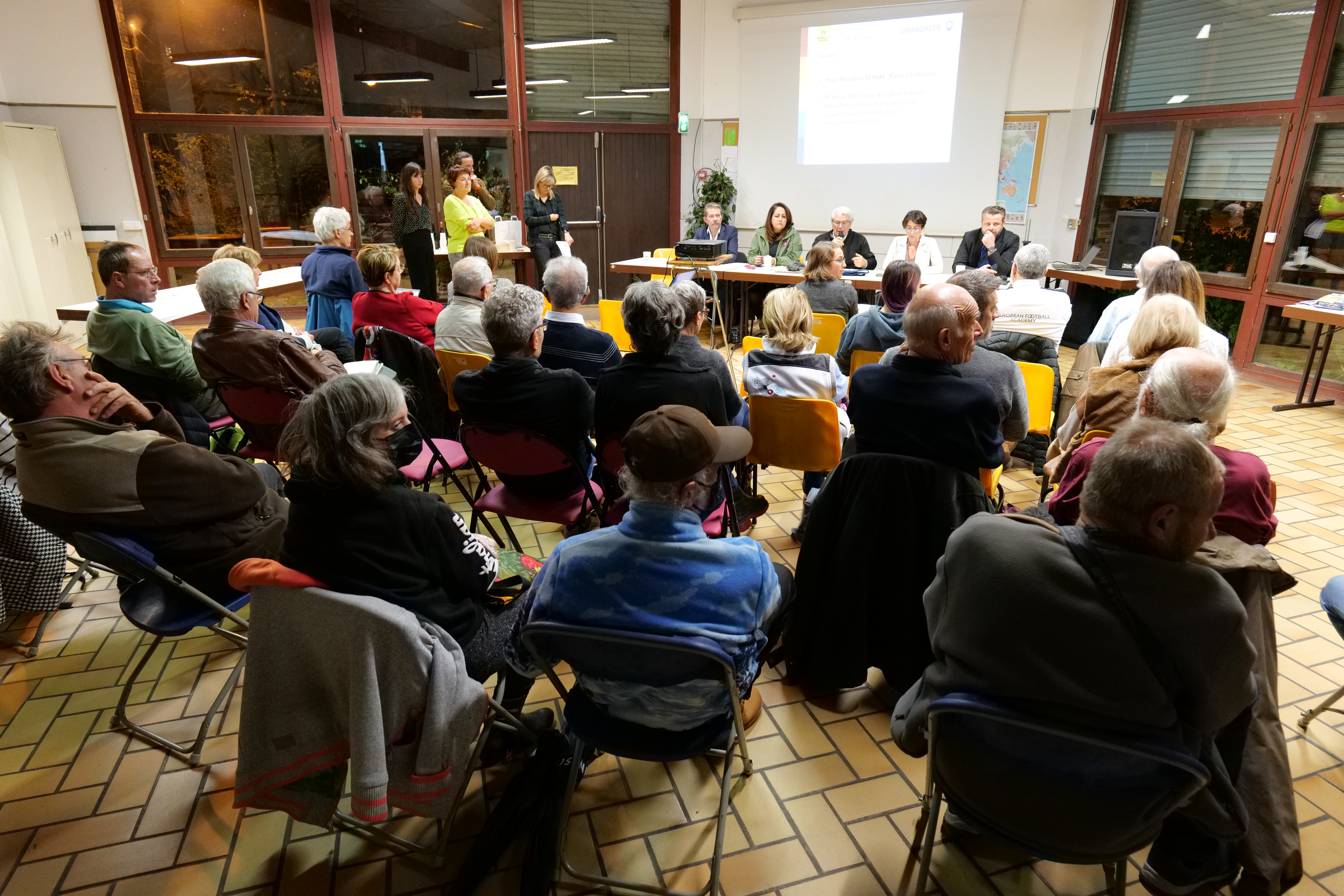 Une quarantaine d'habitants ont participé à la réunion sur le projet pole gare.