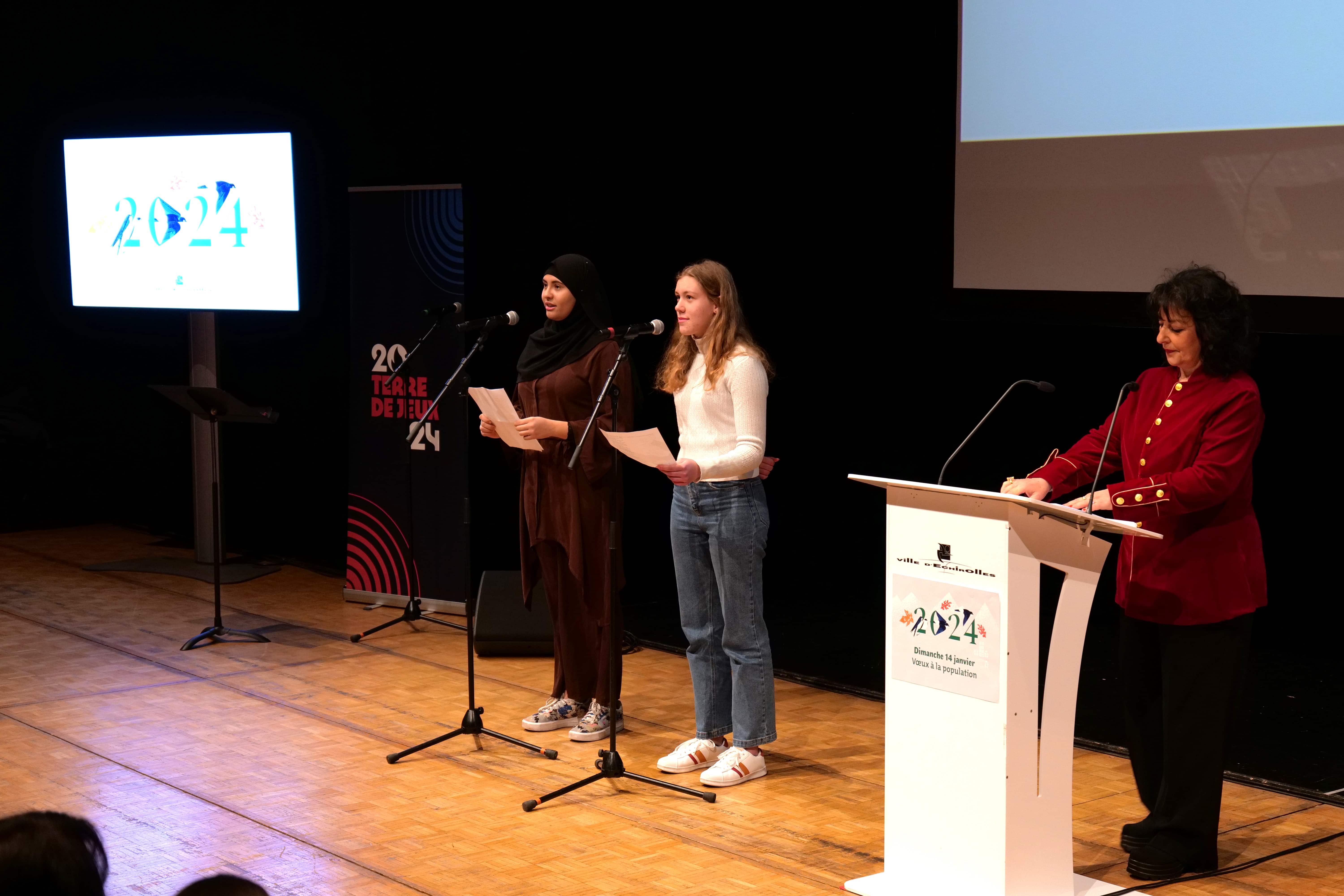 Camille et Joumana ont fait une lecture poétique du texte Aimons toujours, aimons encore de Victor Hugo.