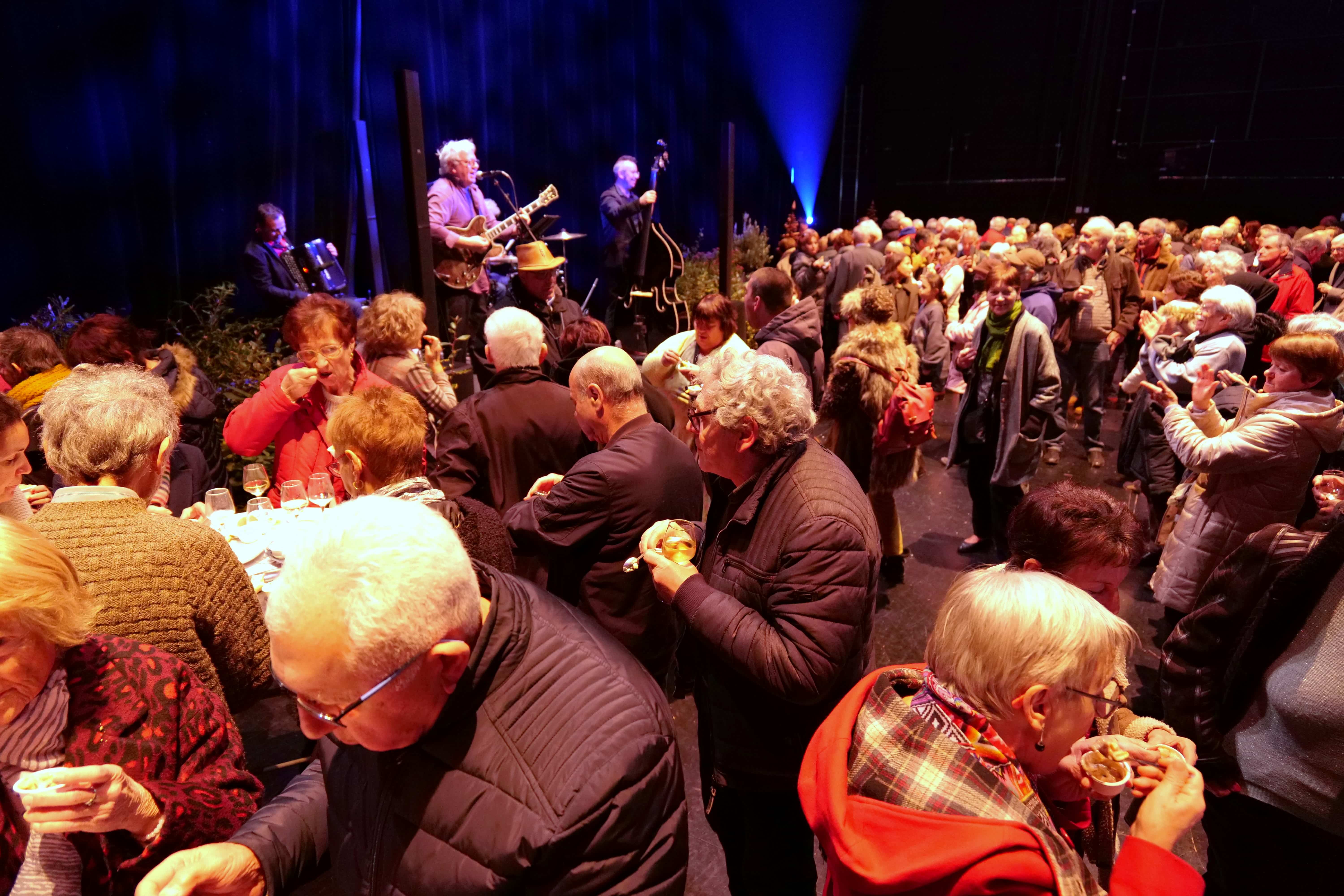 Les Rocks's Mitaines ont ambiancé le buffet offert aux habitants.