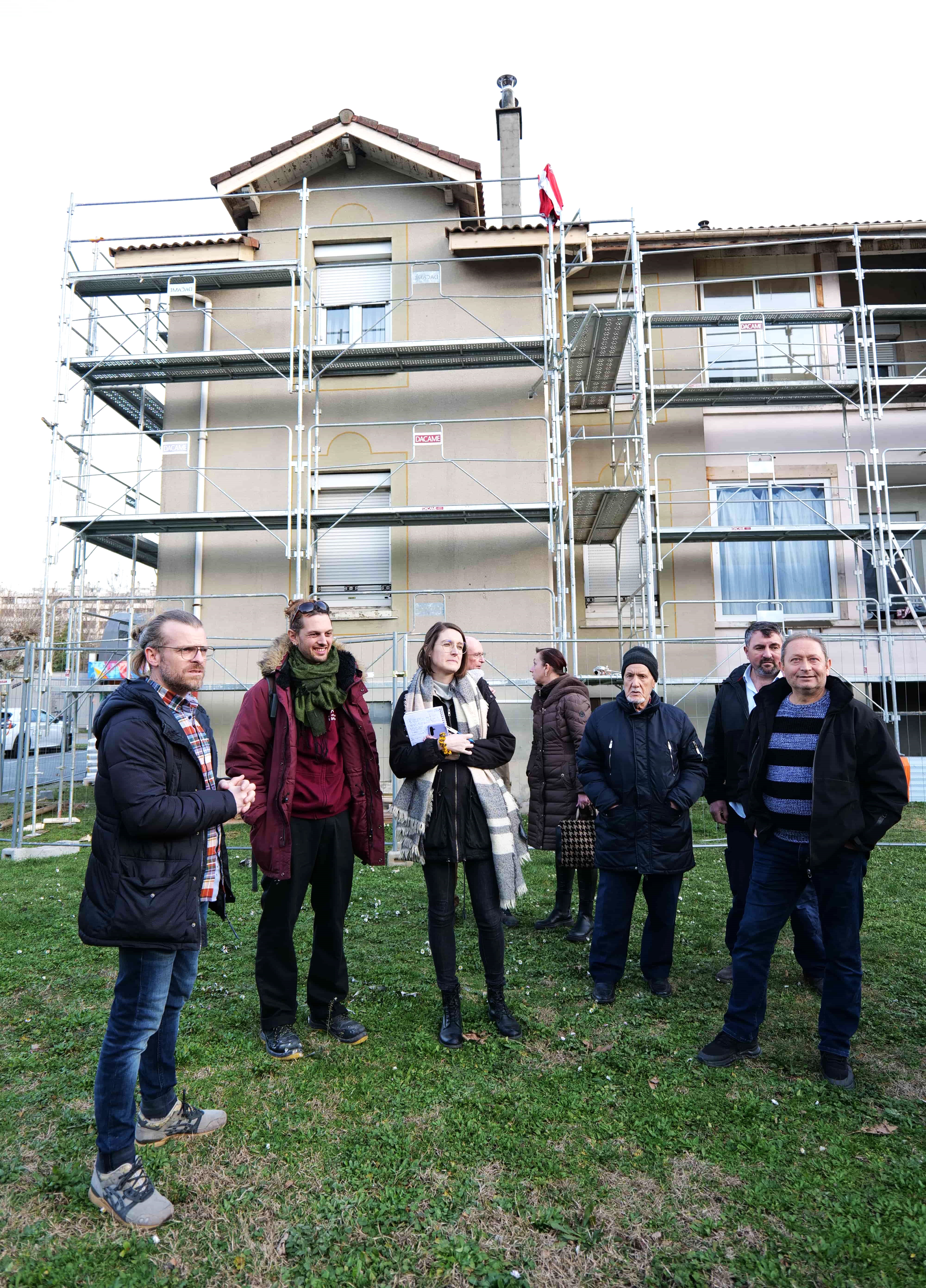 Habitants, bailleur social, compagnons batisseurs, élue et agents de la ville se retrouvaient pour échanger sur les améliorations du quartier.