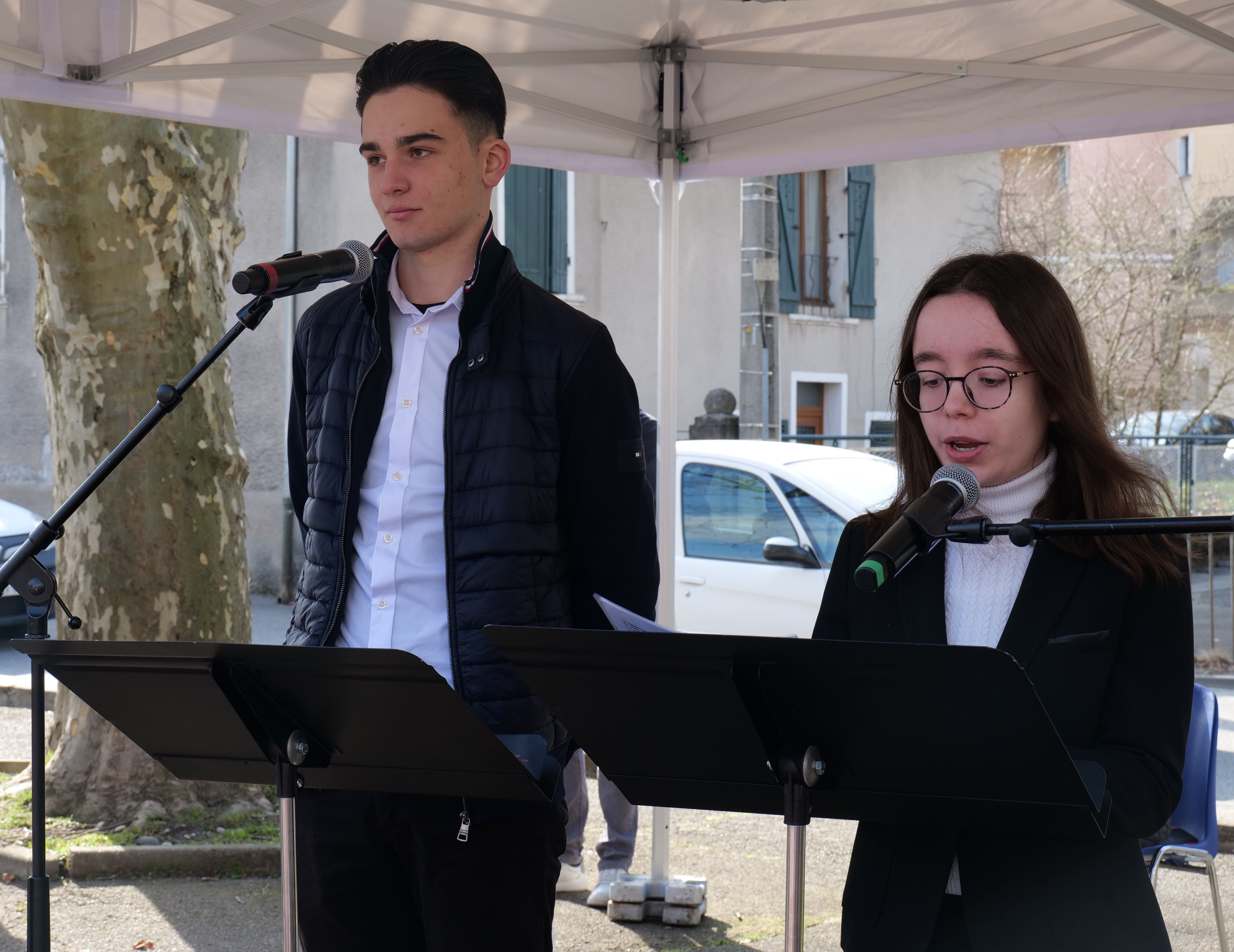 Kéram et Lylou, jeunes membres de la Maison de la culture arménienne de Grenoble et du Dauphiné.