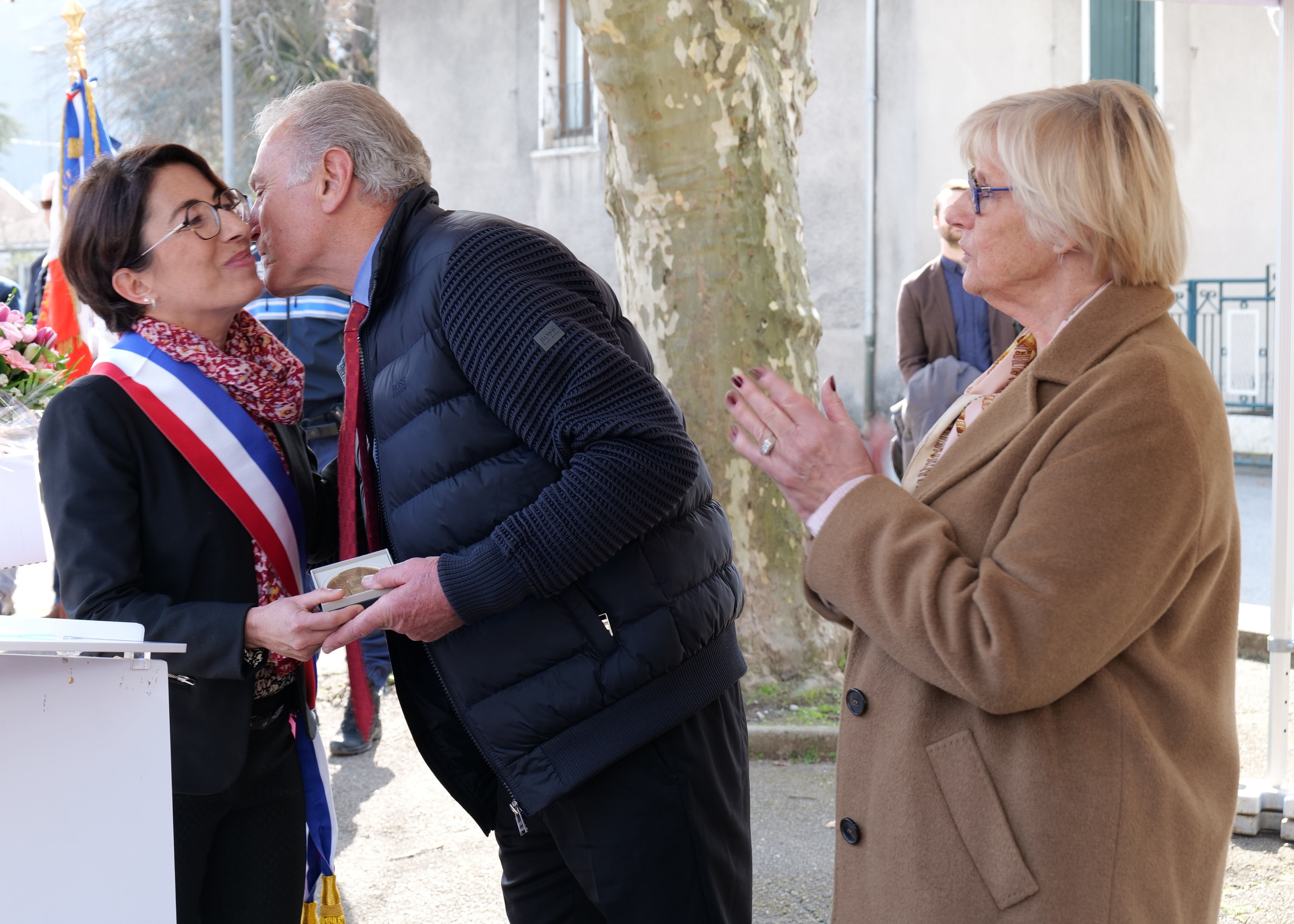 Daniel Marandjian recevait la médaille de la Ville.