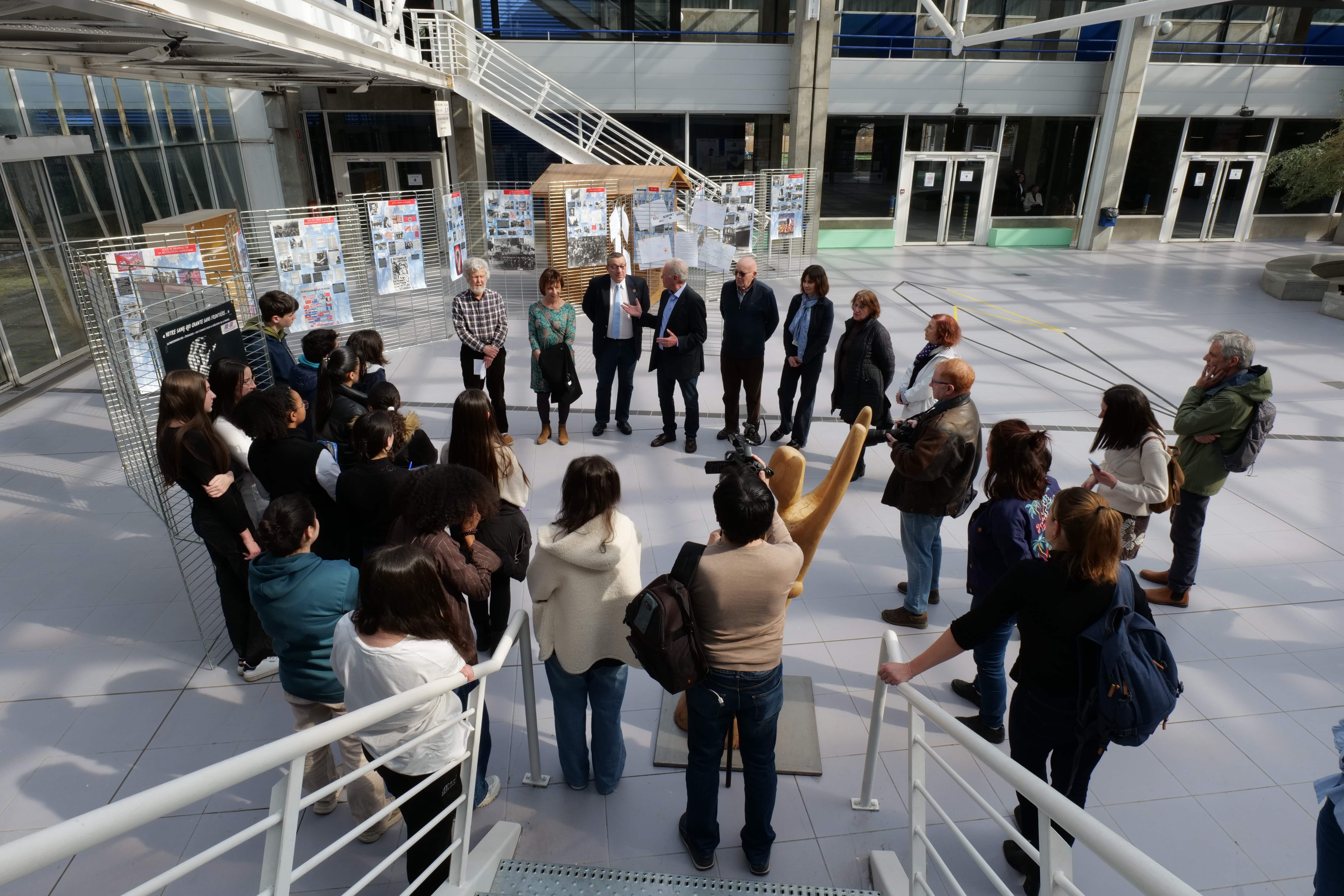 L'exposition sur l'Affiche est restée une semaine au lycée Marie-Curie.