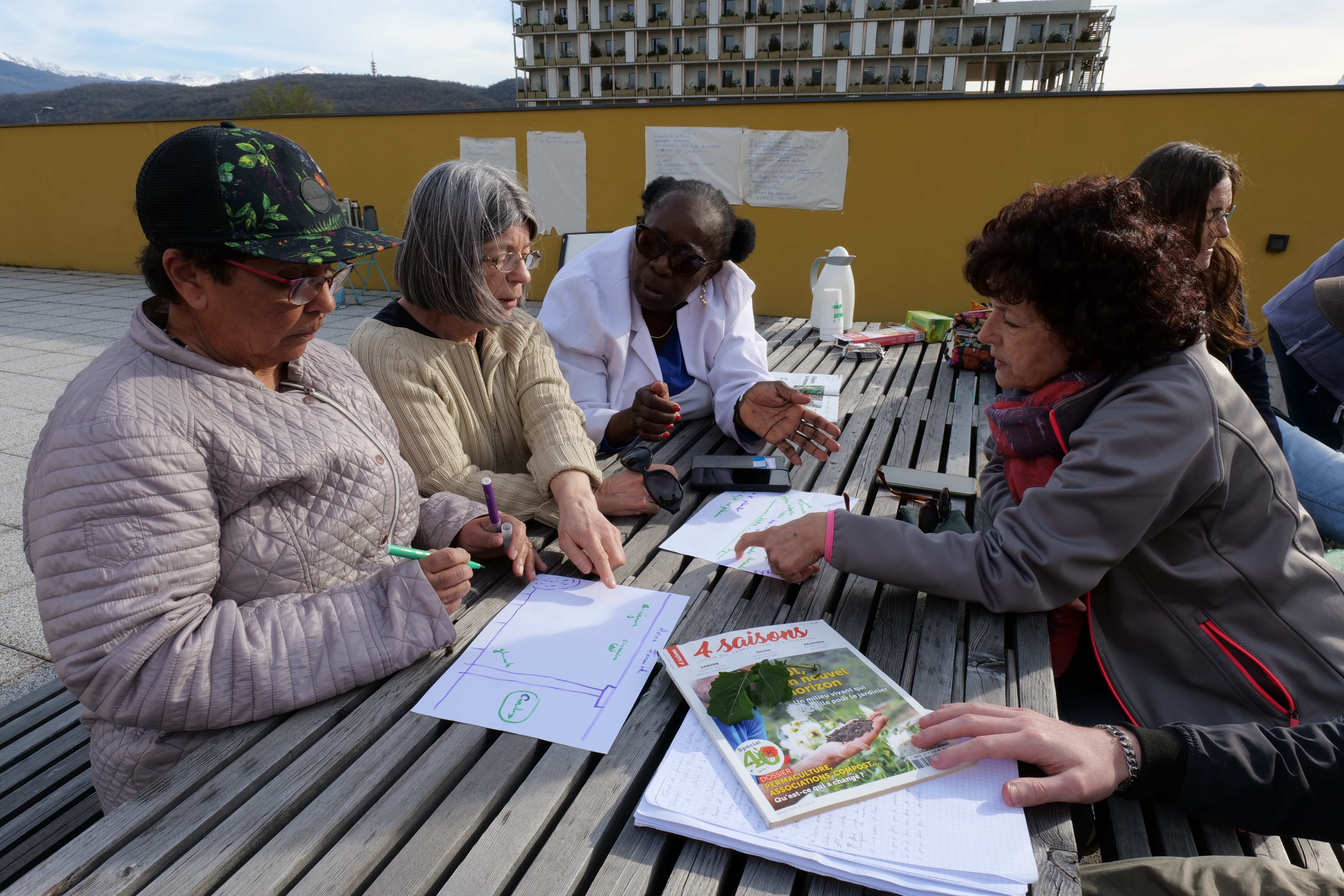 Les habitants ont échangé leurs astuces de jardiniers.