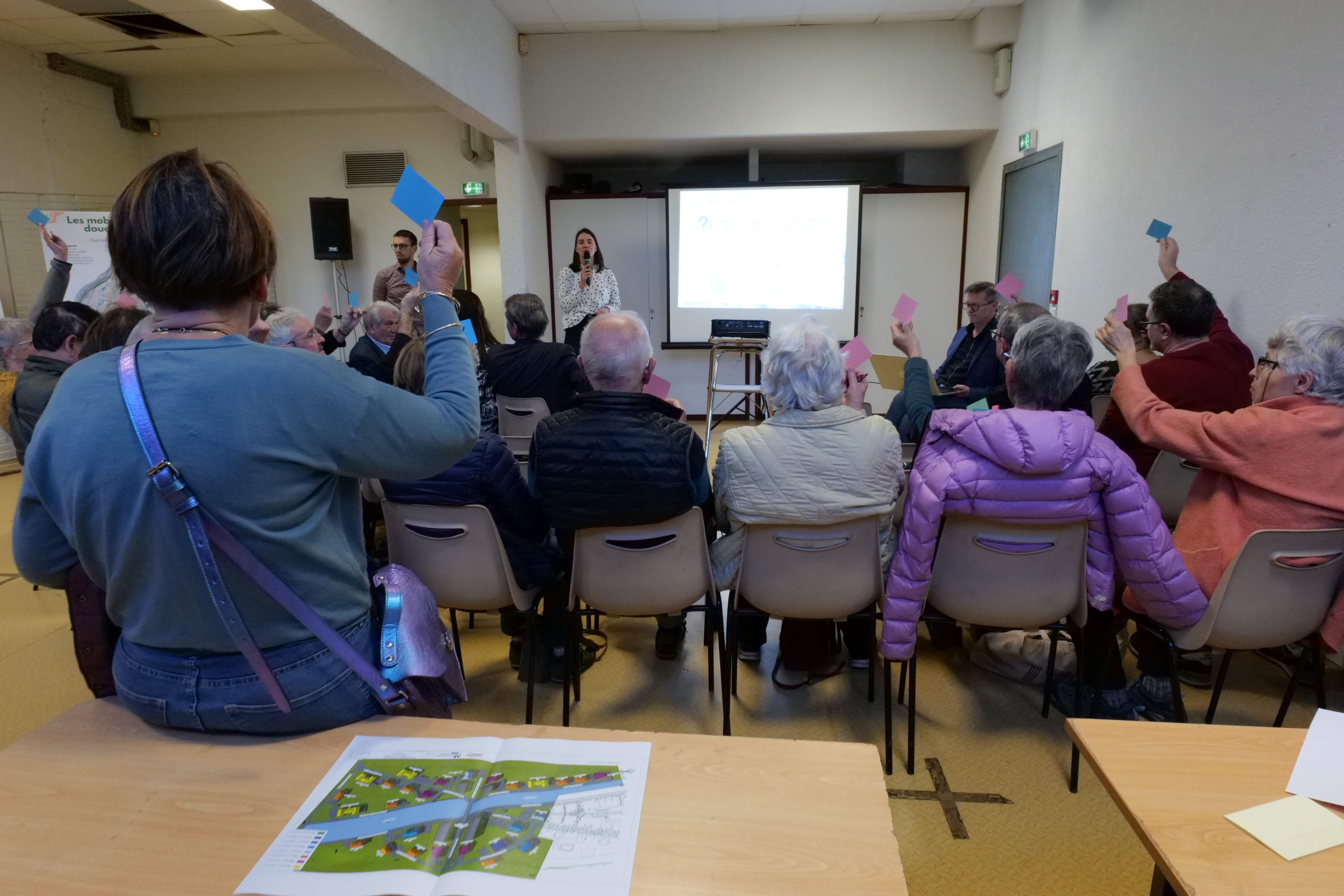 Les habitants ont participé à des quiz et des ateliers sur trois grands thèmes : ville en transition, jeunesse et solidarités.