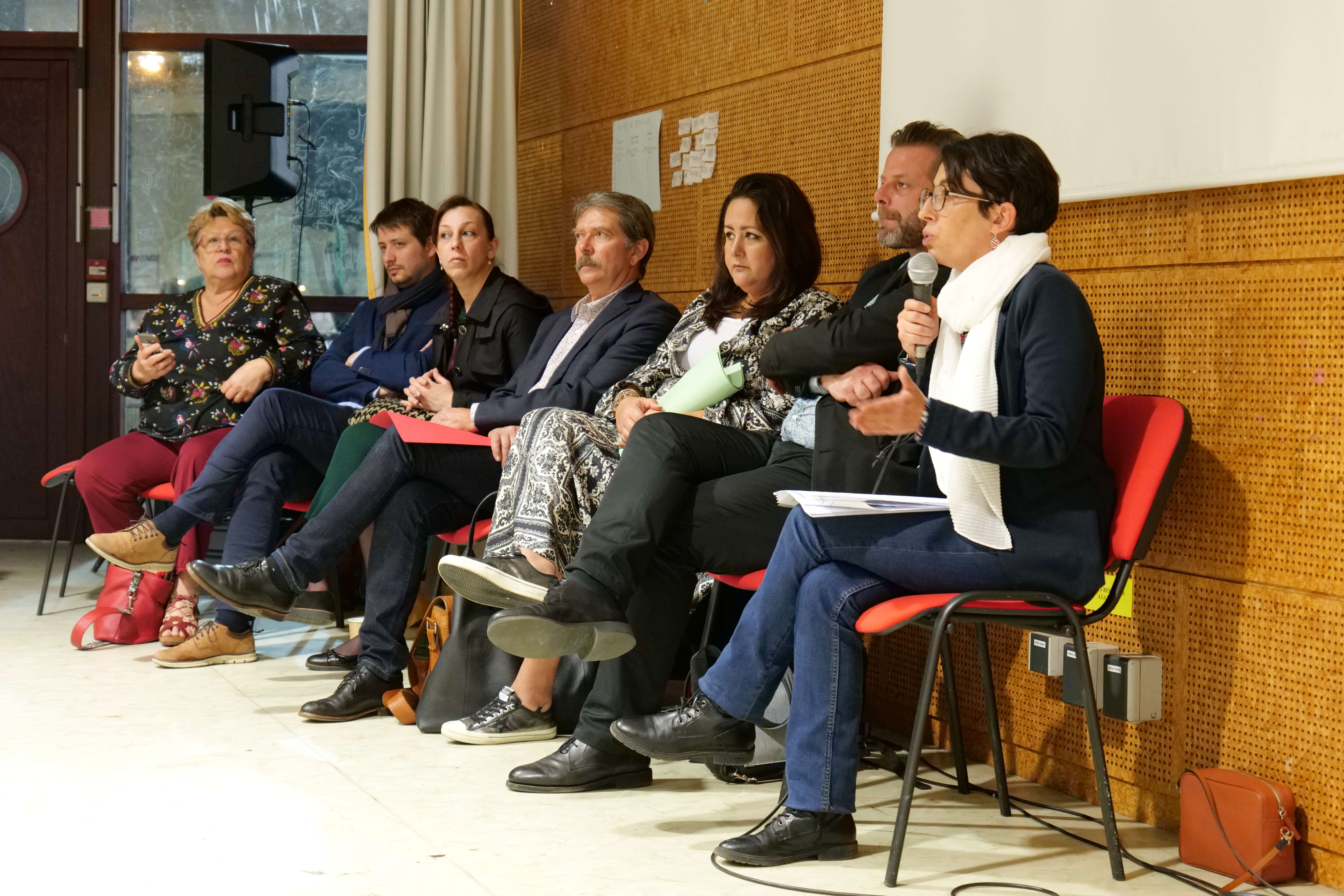 En fin d'atelier, les habitants pouvaient s'adresser à la maire et les élues pour un dernier moment d'échanges.