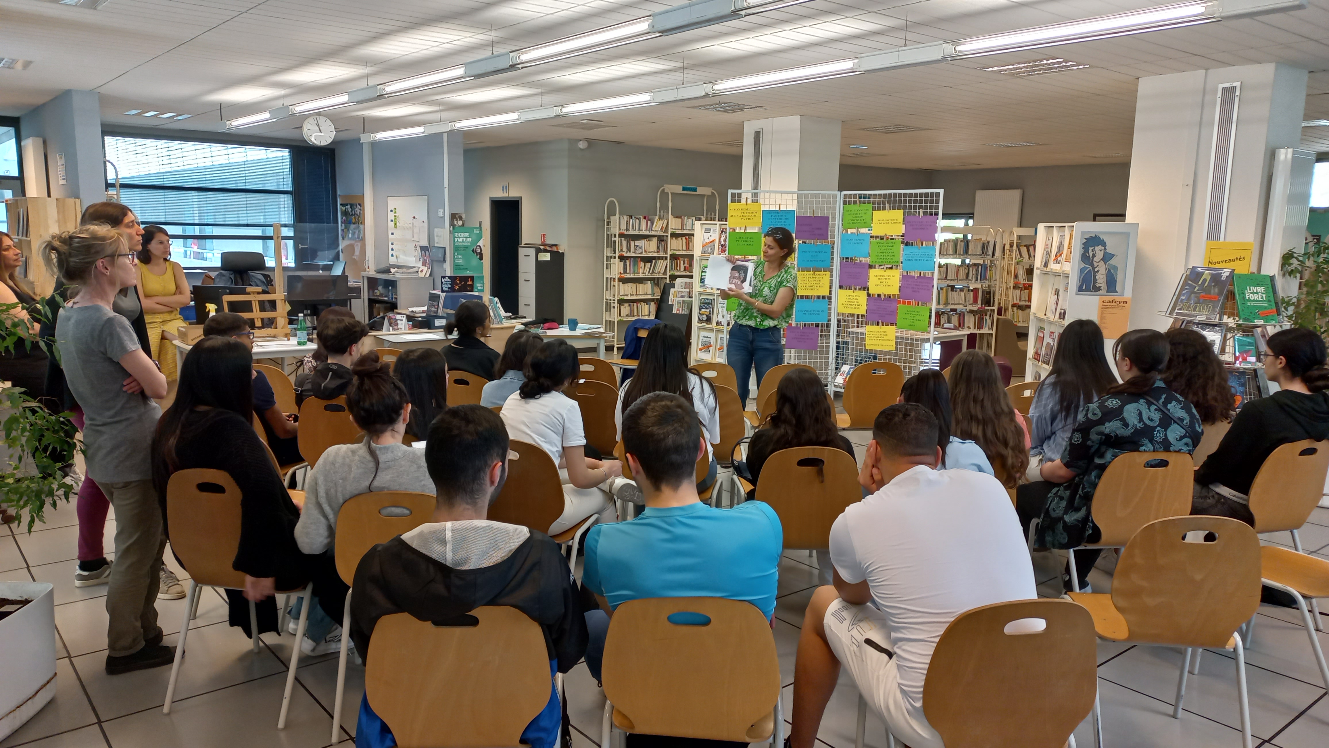 Photo d'un des ateliers au lycée Marie-Curie avec Jo Witek