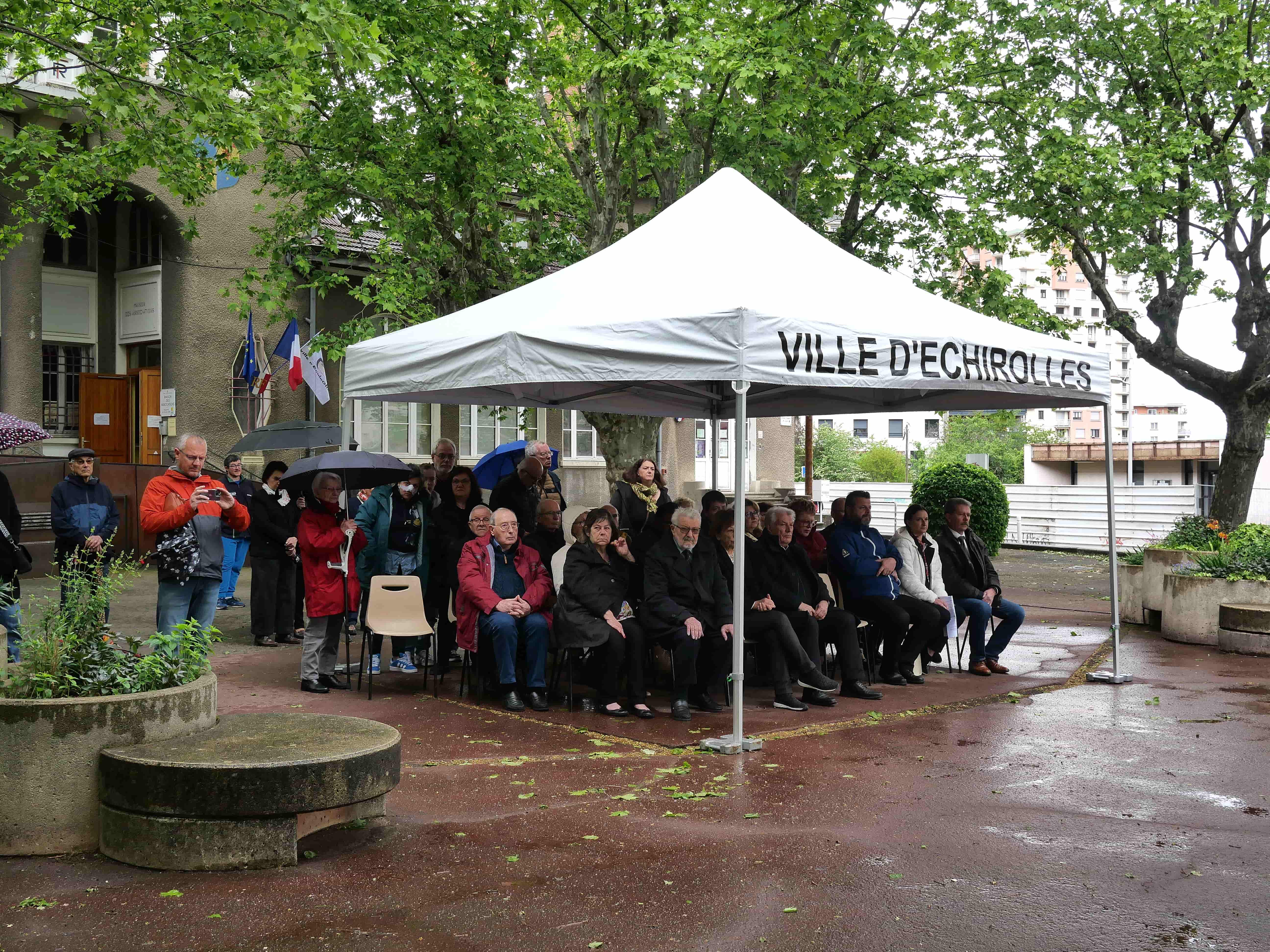 La Journée nationale du souvenir des victimes et des héros de la déportation a lieu tous les derniers dimanches d'avril.