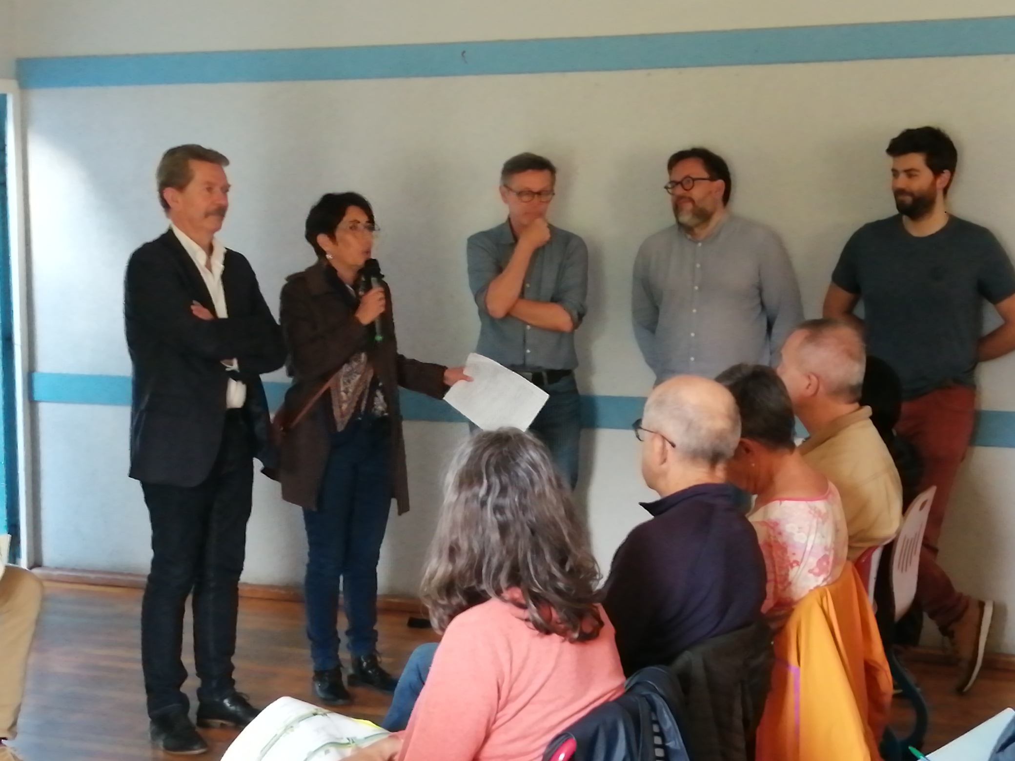Madame la Maire et Daniel Bessiron, adjoint, lors de la conclusion de l'atelier. img