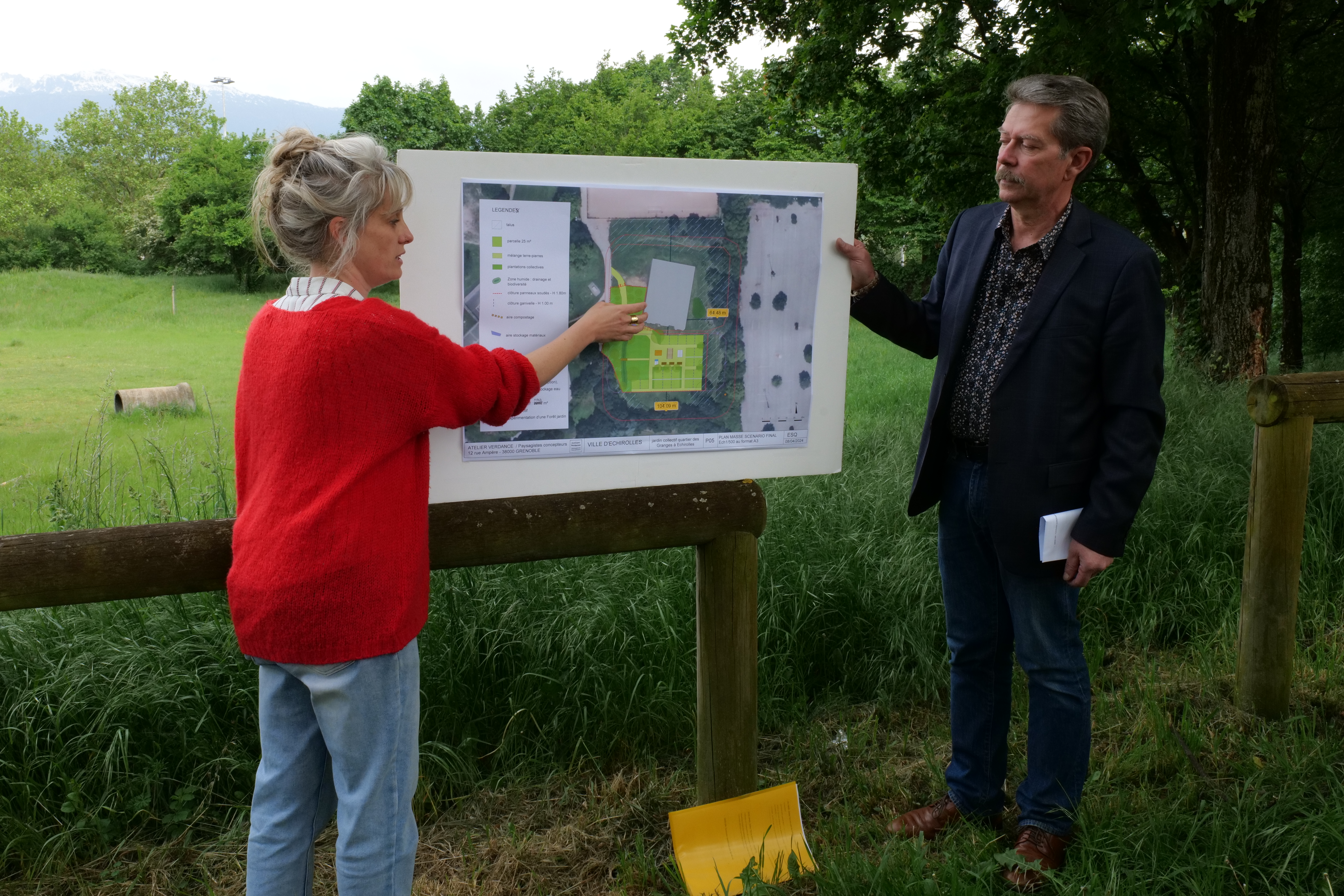 Une présentation de la parcelle était faite par Daniel Bessiron et une technicienne de la Ville.