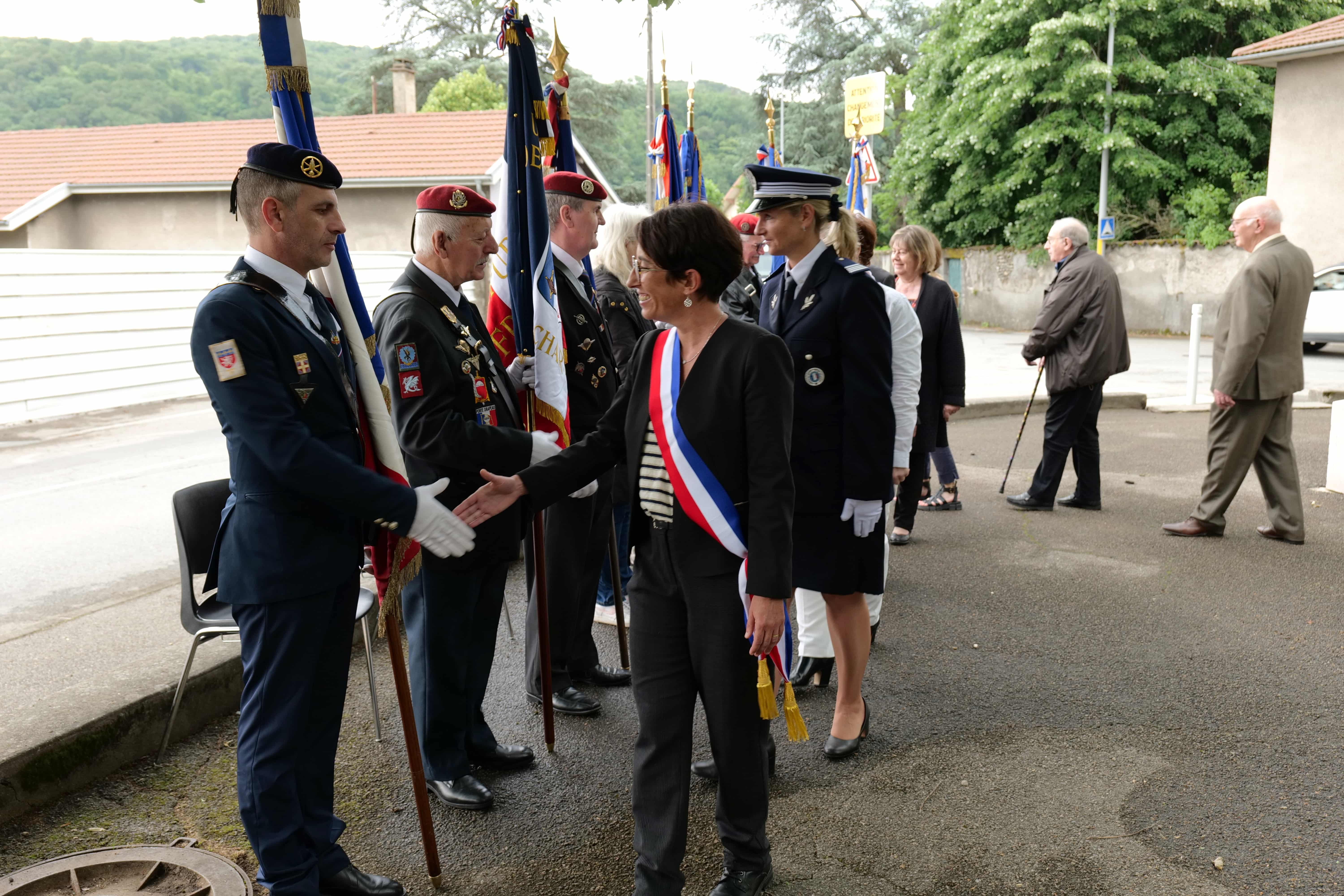 Amandine Demore a salué les drapeaux.