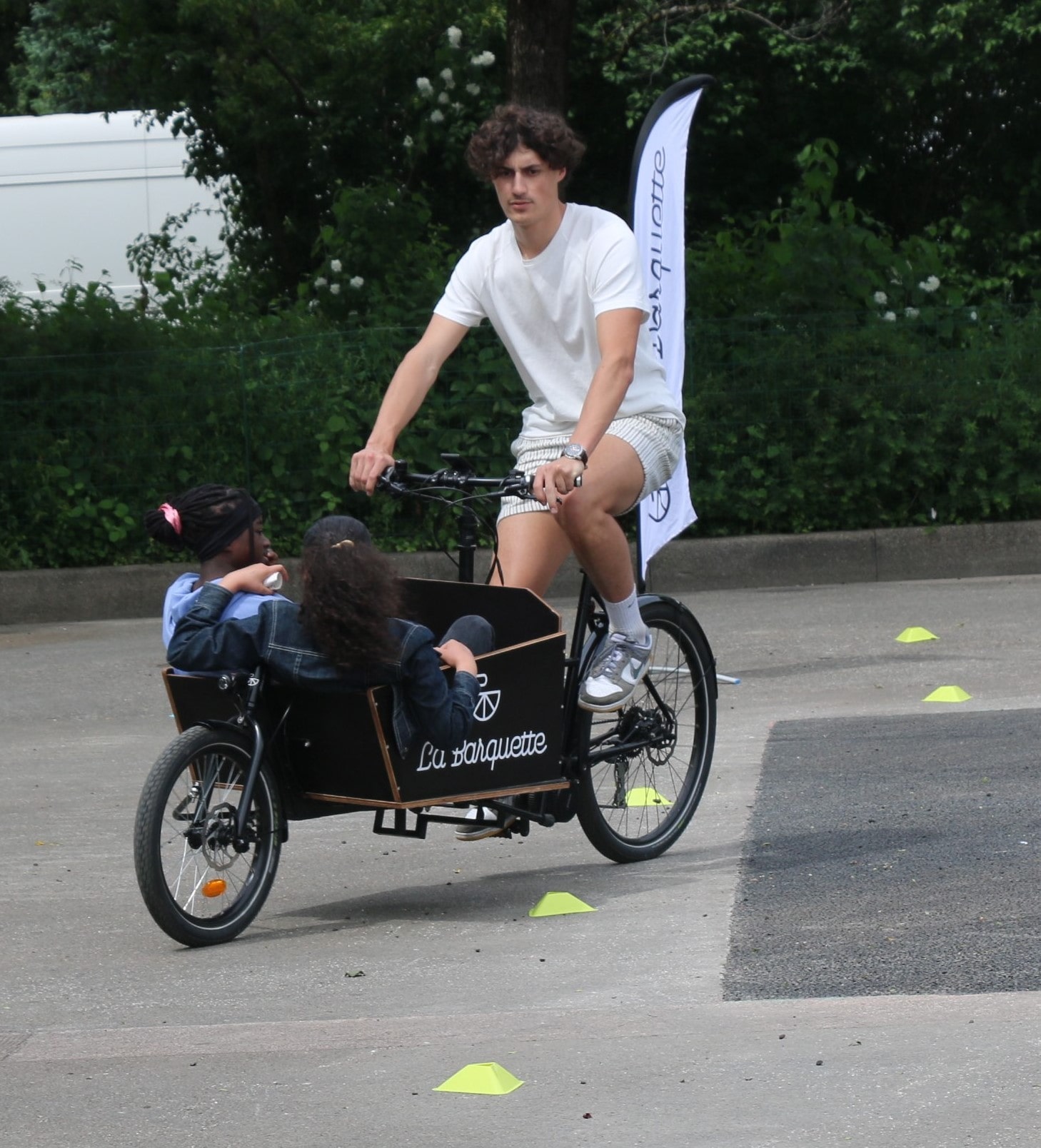 Les jeunes ont testé les vélos cargo.