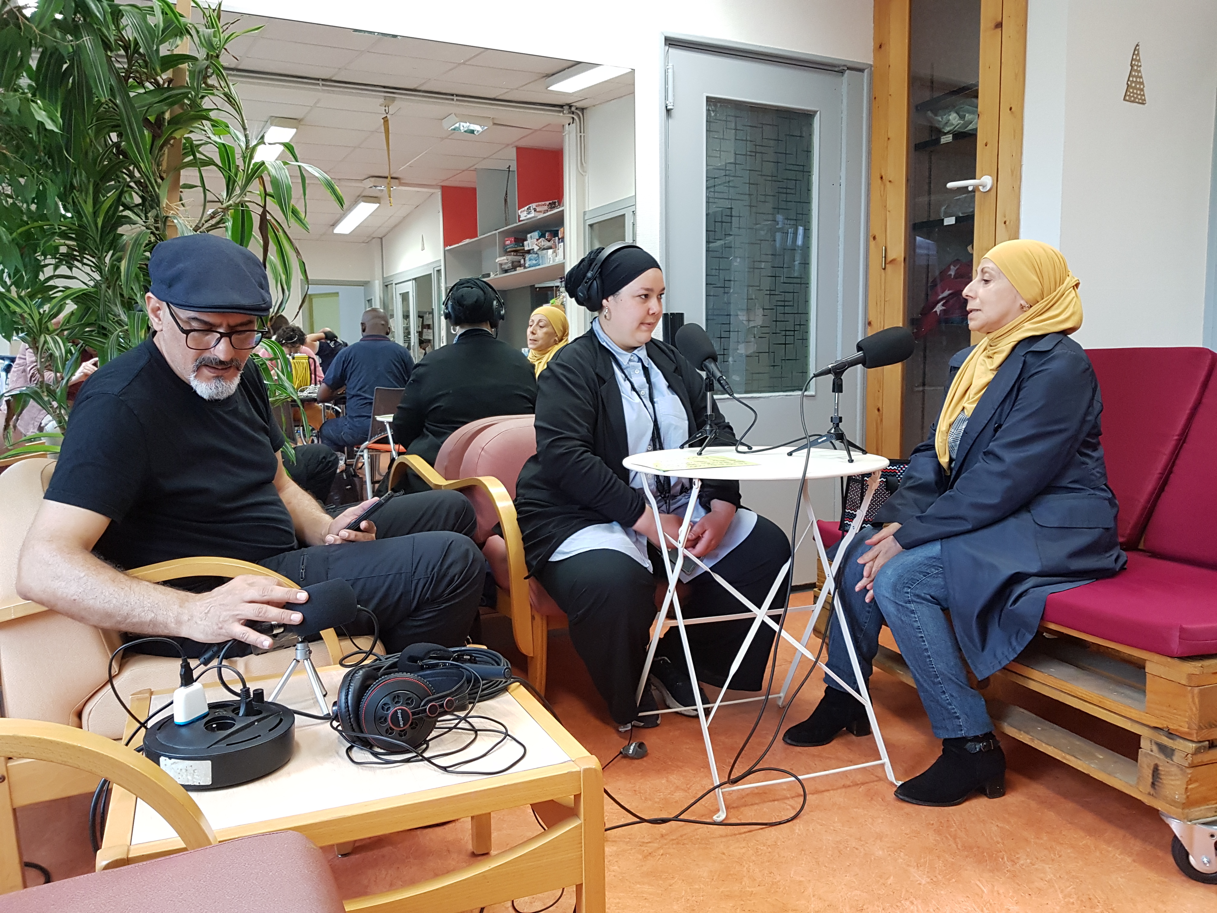 Enfin, des interviews pour créer un podcast sur la question de l'écologie dans les quartiers populaires ont été réalisées par Essarts en action et La voix des gens. Enfin, des interviews pour créer un podcast sur la question de l'écologie dans les quartiers populaires ont été réalisées par Essarts en action et La voix des gens.