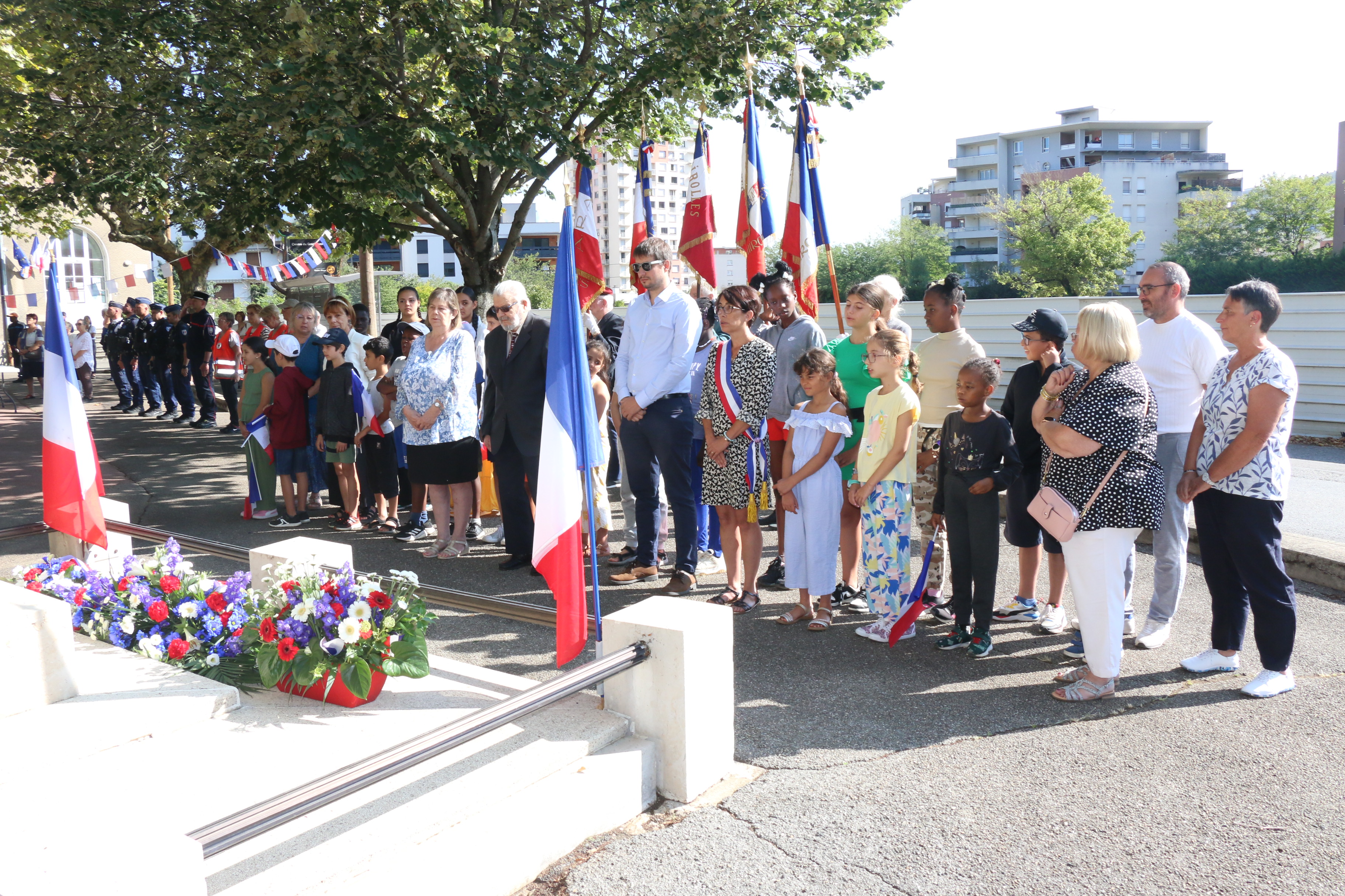 Hommâge à ceux et celles qui se sont battu-es pour la liberté. 