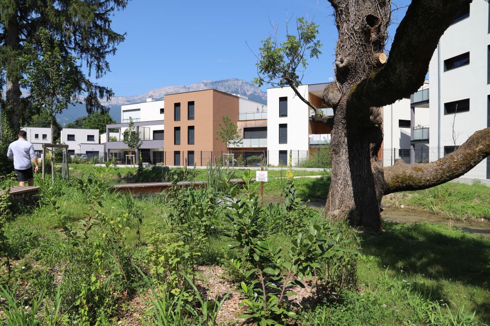 Parc des Templiers : Un nouvel écrin de verdure à Echirolles Le nouveau parc des Templiers abrite au cœur de la résidence du même nom de beaux arbres, un petit étang, des jeux pour enfants et la chapelle des Templiers qui sera rénovée. De quoi bénéficier d'un cadre de vie très agréable.