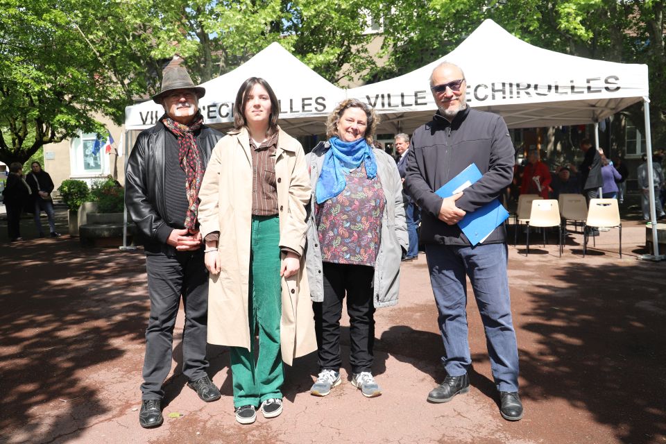 Les élèves de l'atelier théâtre de Gallia Pin, du SIM Jean-Wièner, ont lu des textes de Charlotte Delbo, qui s'est achevée par une vibrante interprétation du Comme toi de Jean-Jacques Goldman par Benoît Mary, accompagné par Georges Pin, directeur du SIM. 