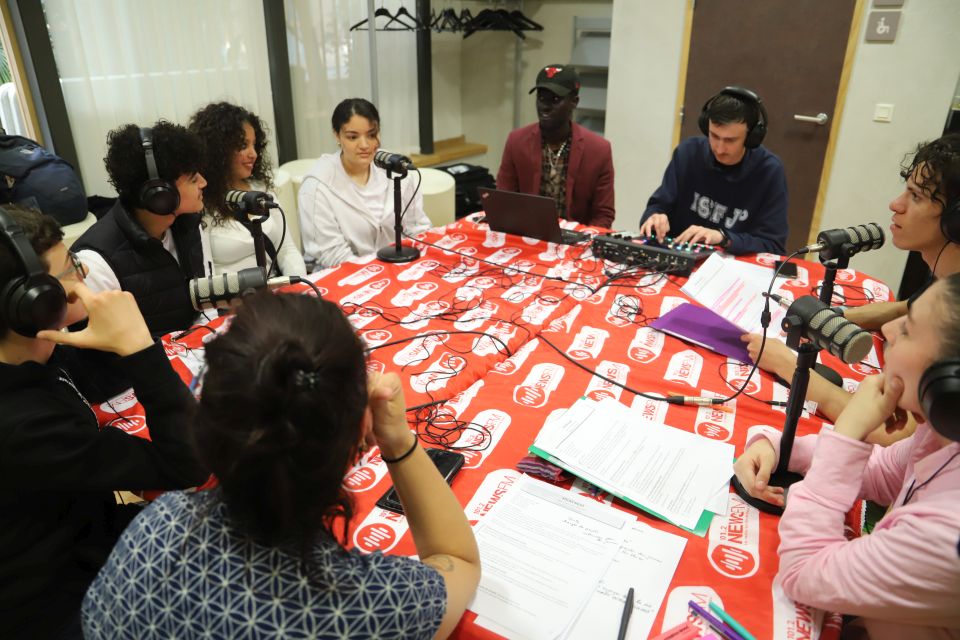 Face aux jeunes animateurs du BIIJ, organisateurs de la manifestation, les jeunes participant-es étaient amenés à se confier sur leur vision de l'avenir sur le plateau radio de New's FM. Une émission en direct qui sera à redécouvrir sur les ondes de la radio partenaire de la Ville. 