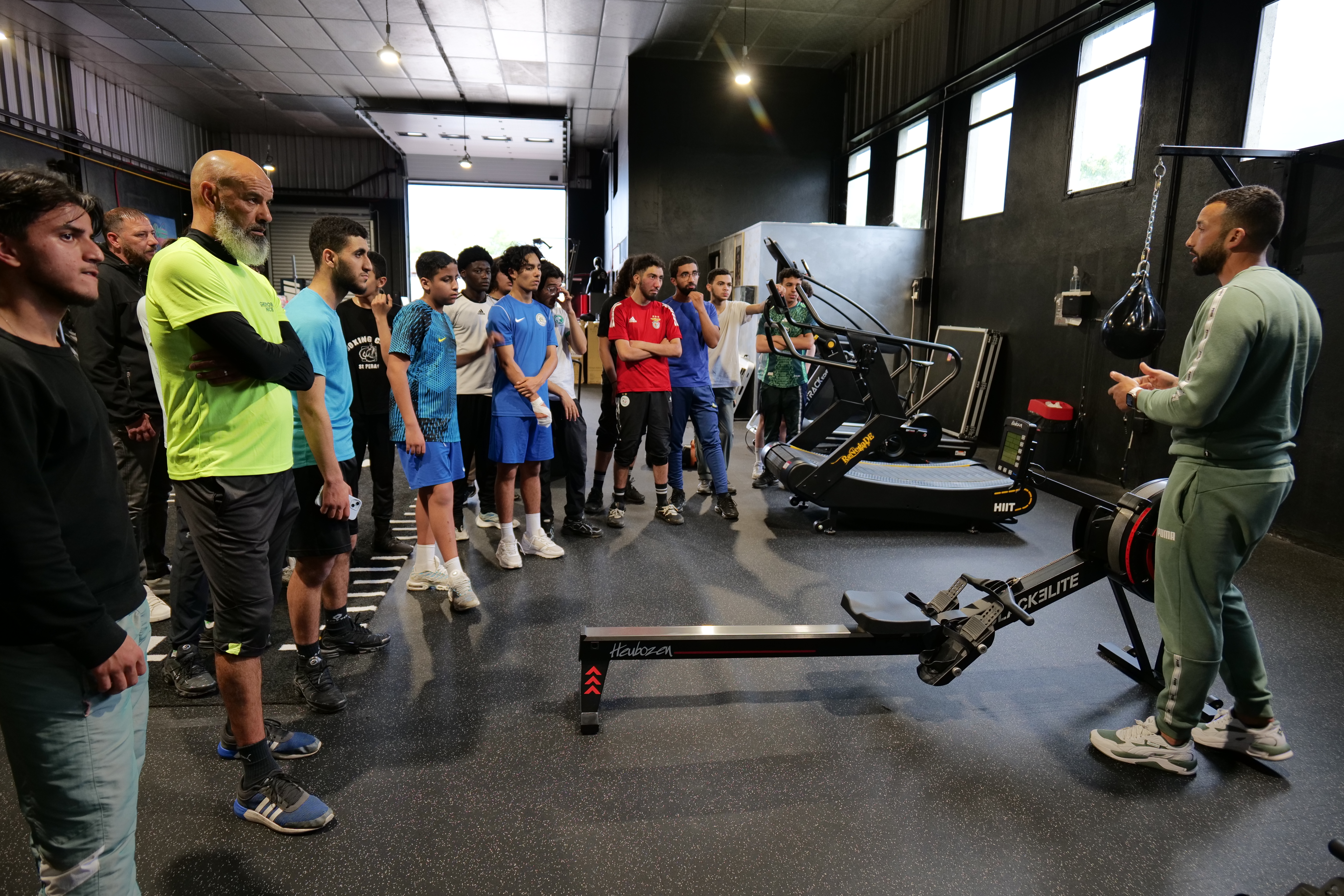 Hakim, préparateur physique, a préparé une dizaine de séance de préparation générale aux jeunes et aux éducateurs encadrants.