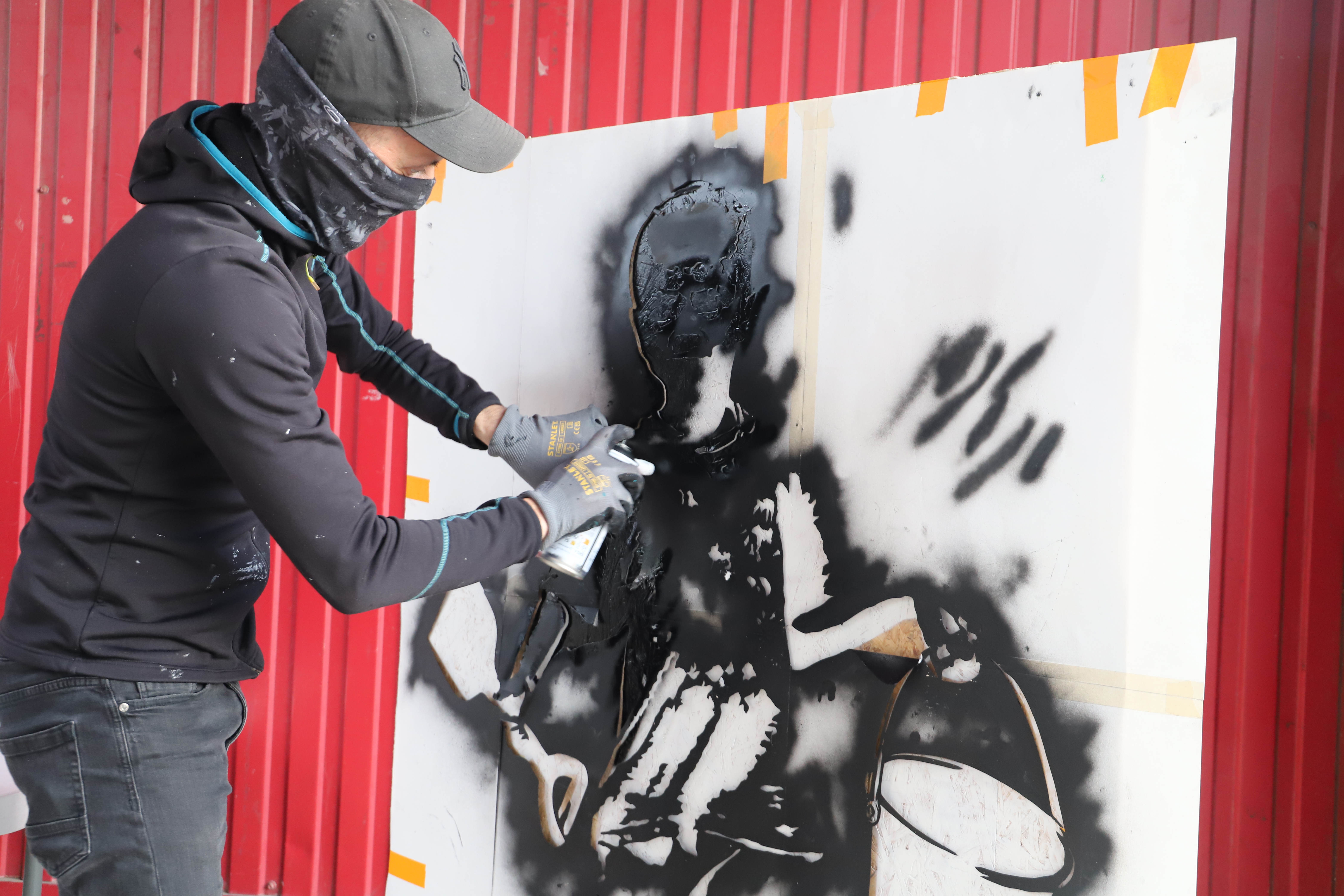 De nombreuses animations, ici le dispositif de prise de vues, actionné pour l'occasion par madame la maire, et une démonstration de graff en directe, sont prévues tout au long de la quinzaine. N'hésitez pas à consulter le programme avant de planifier votre visite.