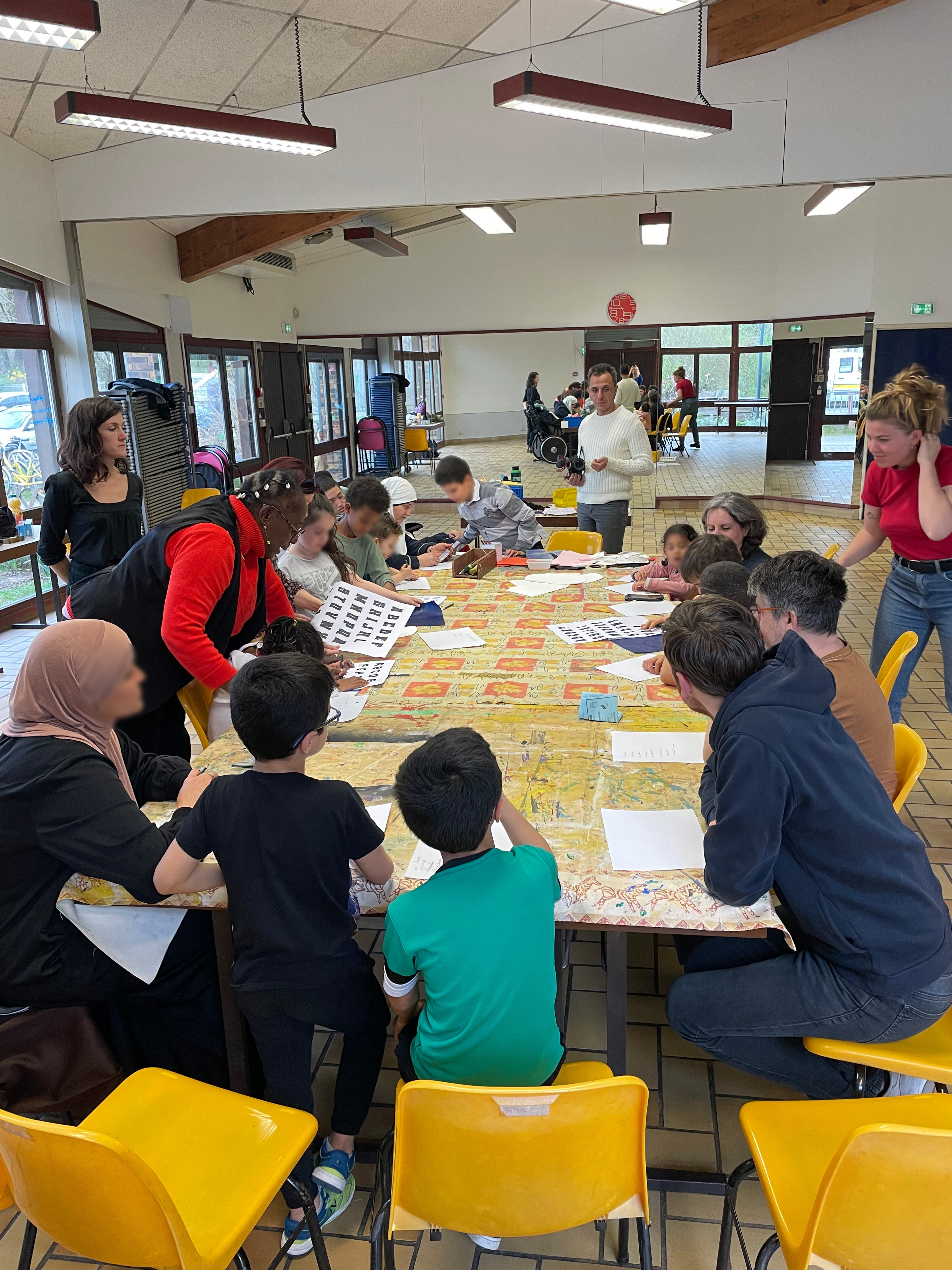Des ateliers de confection de roues ont eu lieu à divers endroits de la ville. Des ateliers de confection de roues ont eu lieu à divers endroits de la ville.