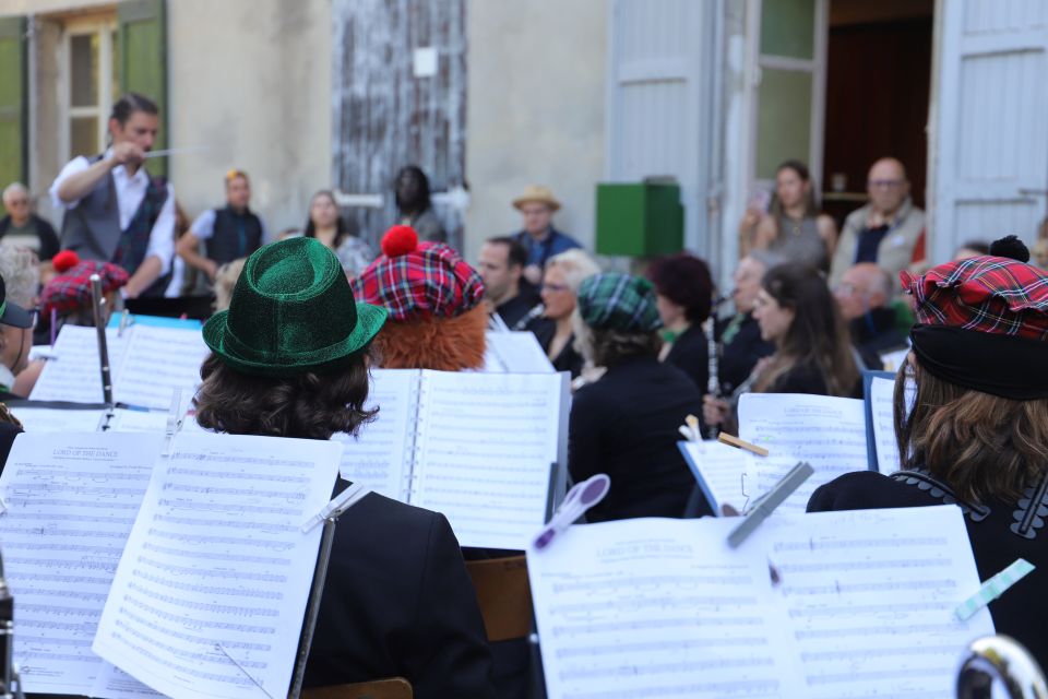 Tartans, kilts, cornemuses et bombardes étaient de sortie pour ce joli concert celtique où les deux chefs, Nicolas Canicatti, pour l'Harmonie, et Pierre-André Floquet, pour l'Echo, se sont succédé à la direction. 
