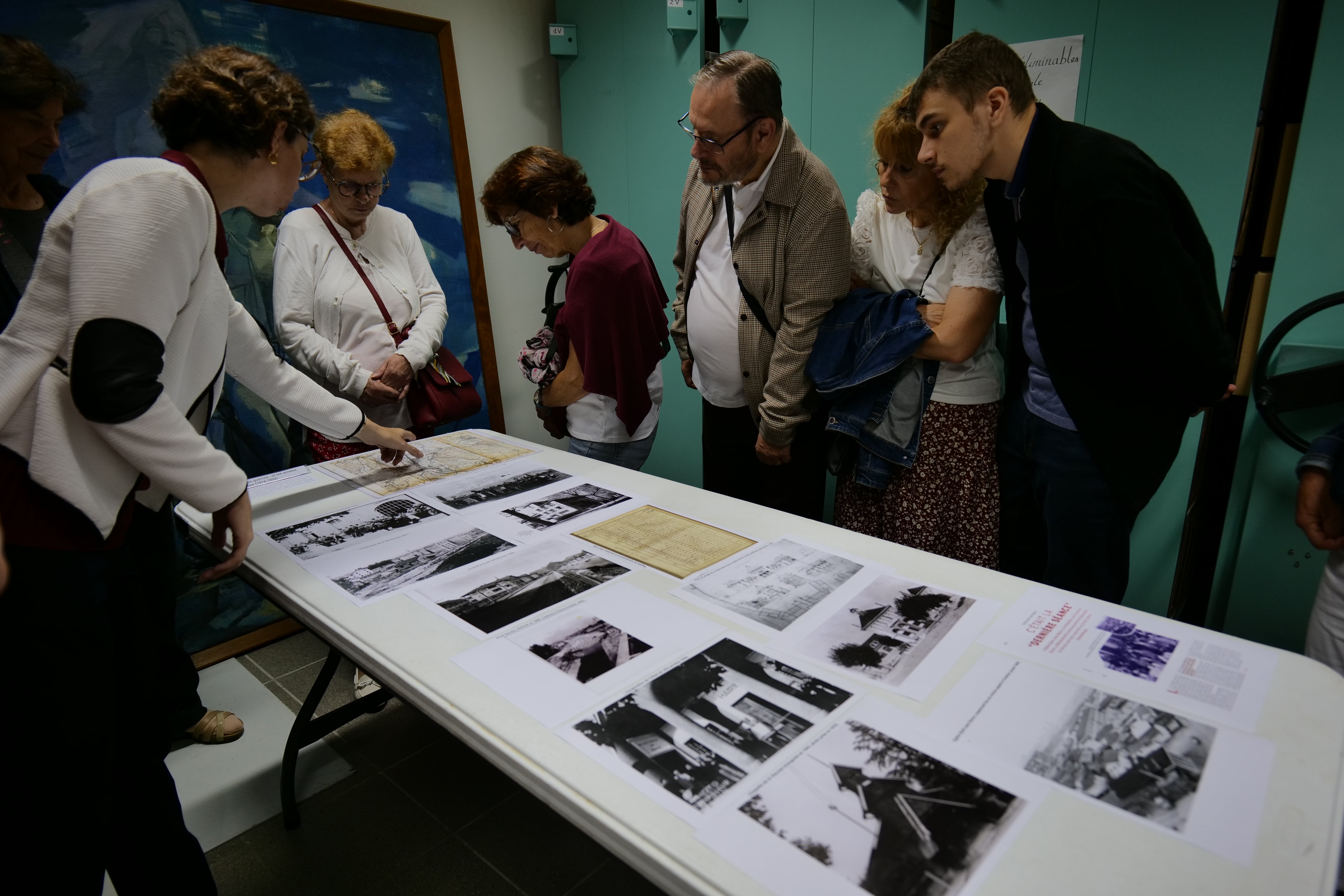 Émilie Tolu, cheffe du service documentation - archives, proposait une visite des archives de la ville.