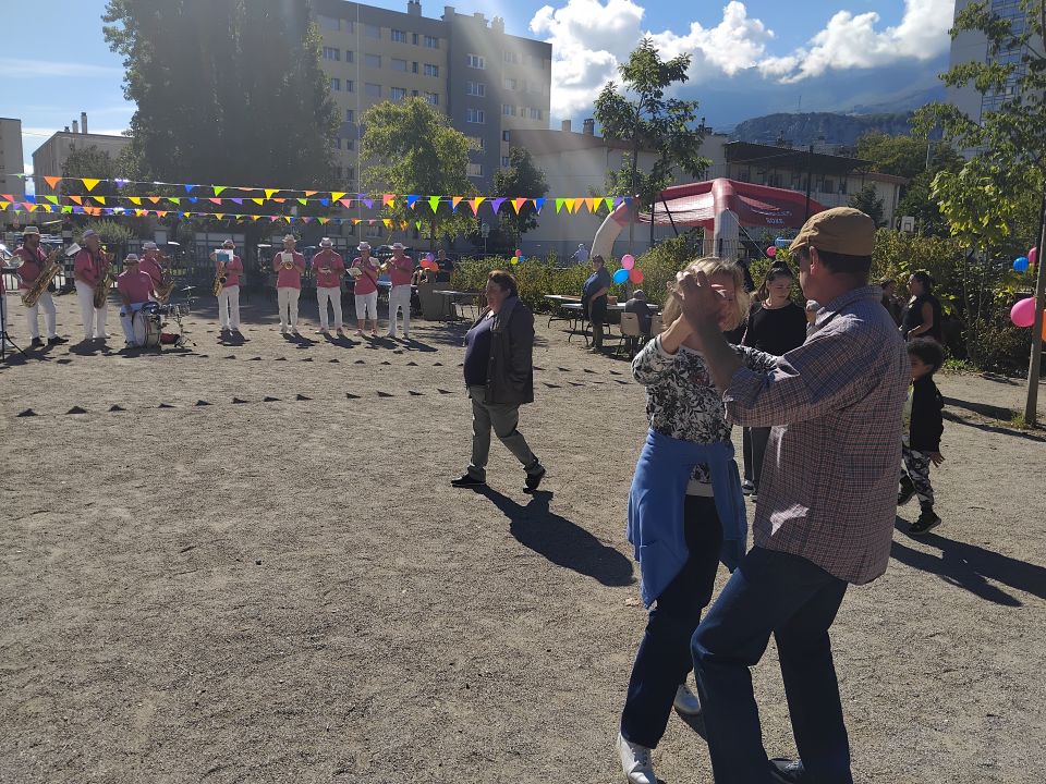 L'ambiance était à la fête, ce samedi, sur le parvis de l'école Marcel-David, rappelant les plus belles heures des évènements organisés par l'association du Bayard.
