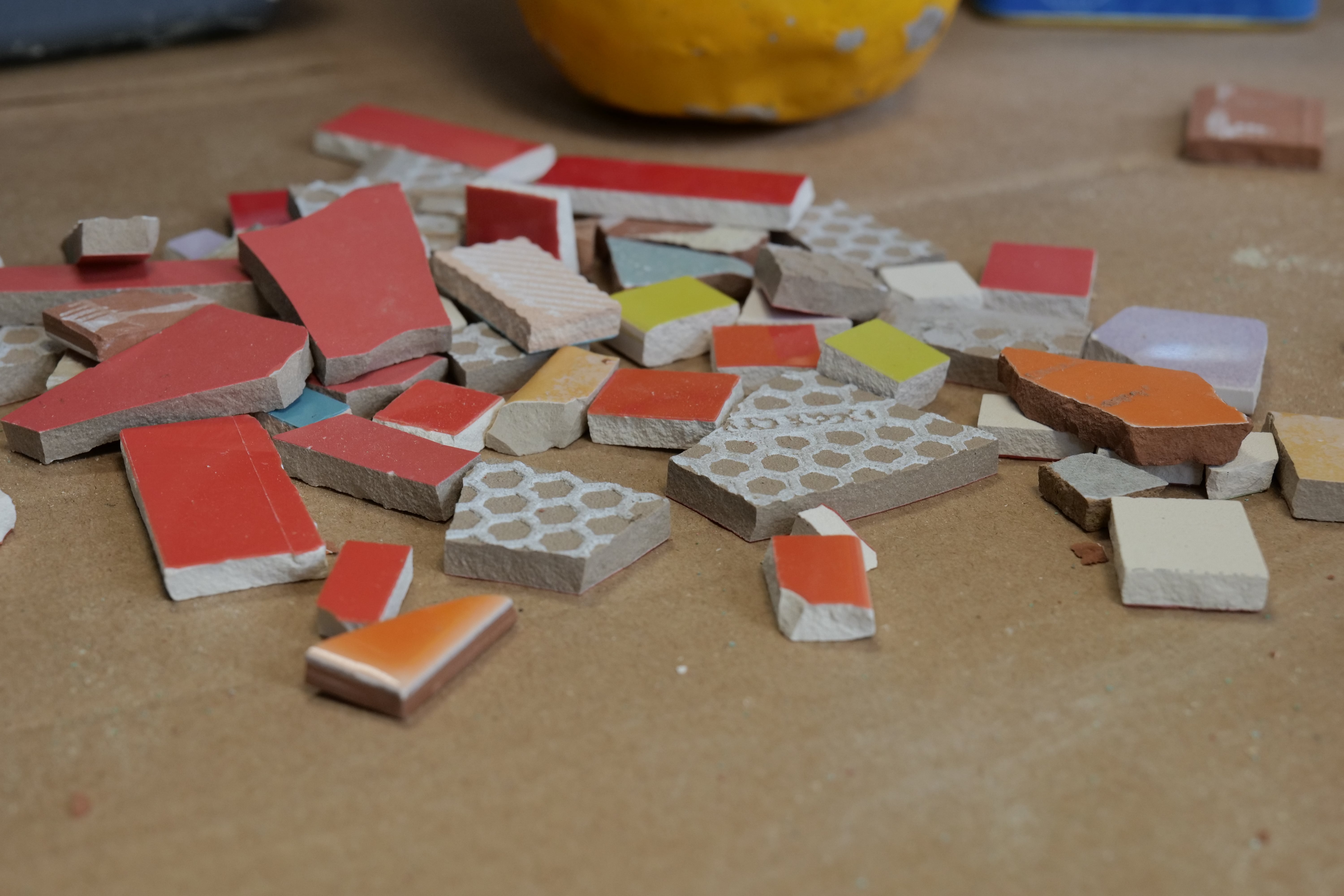 Un atelier céramique réunissait petits et grands autour de Compagnons.