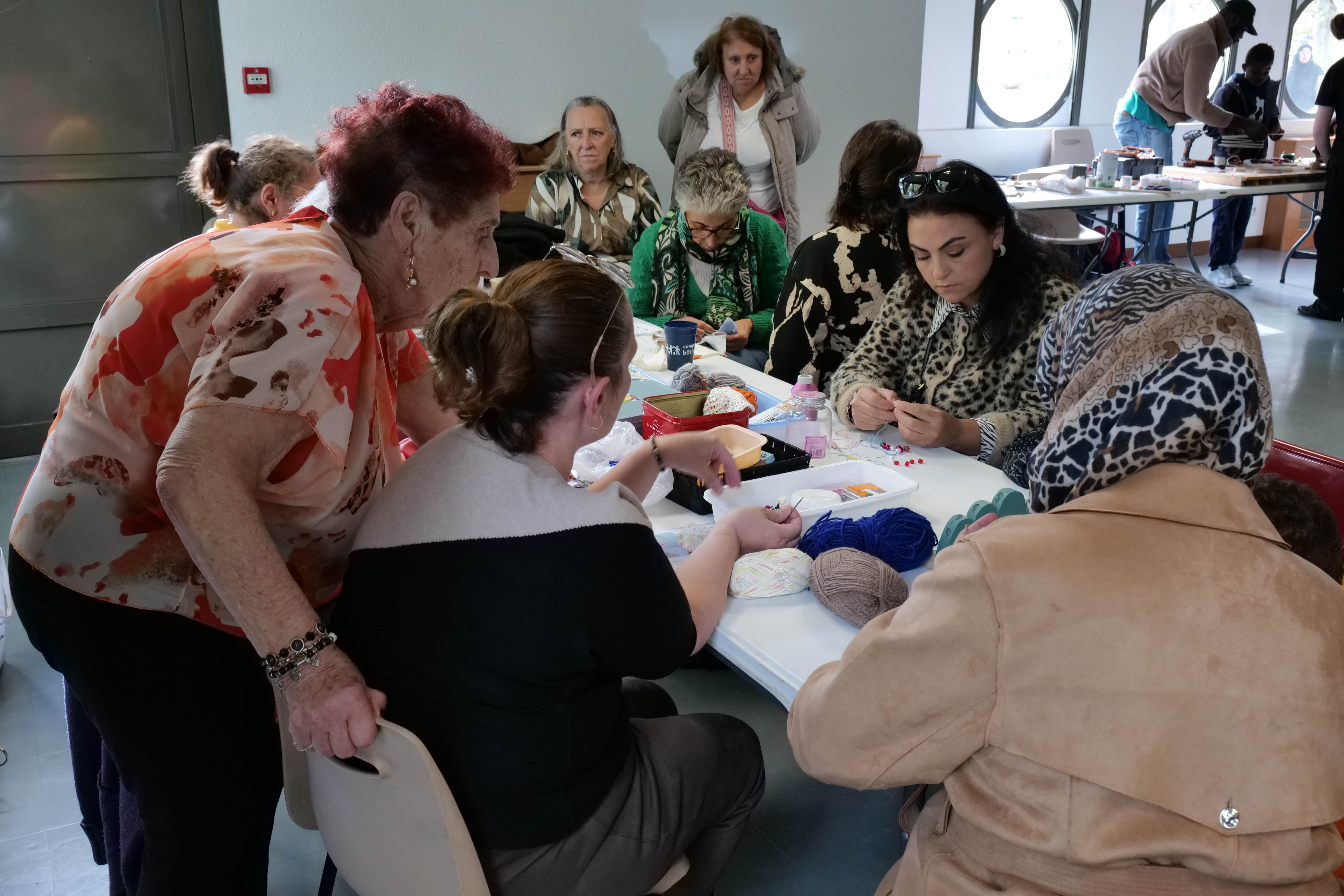 Un atelier tricot était proposé, notamment par la MDH La Ponatière.