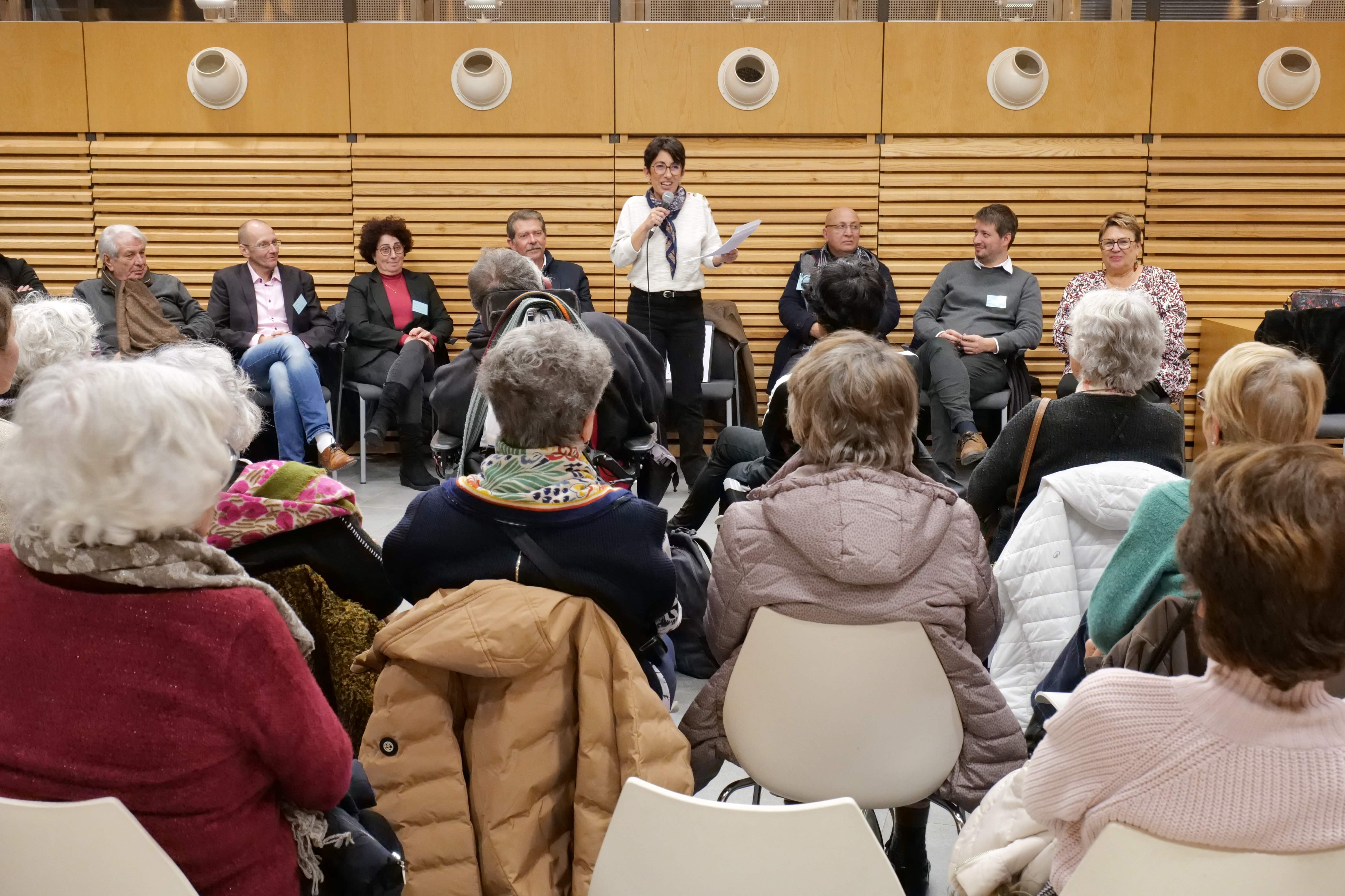 Amandine Demore proposait un temps de questions-réponses en fin d'ateliers.
