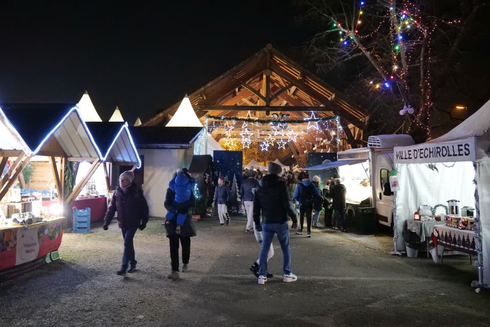 Vendredi matin, les élèves de cinq écoles de la ville ont découvert les motifs lumineux réalisés à partir de leurs dessins avant, pour certains de parcourir les allées illuminées du Marché de Noël durant le week-end.