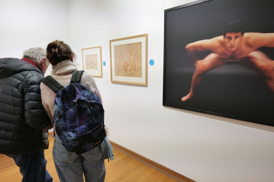 Les salles du rez-de chaussée, plus dense, à l'image "bureau" reconstitué de Géo-Charles, invitent a (re)découvrir son histoire et celle de la bâtisse. Celles de l'étage, volontairement plus épurées, donnent à voir les œuvres issues de la donation, et celles acquises par le service sport-culture entre 1981 et 19886, puis par le musée sur le thème du corps et du sport à partir de 2000. 