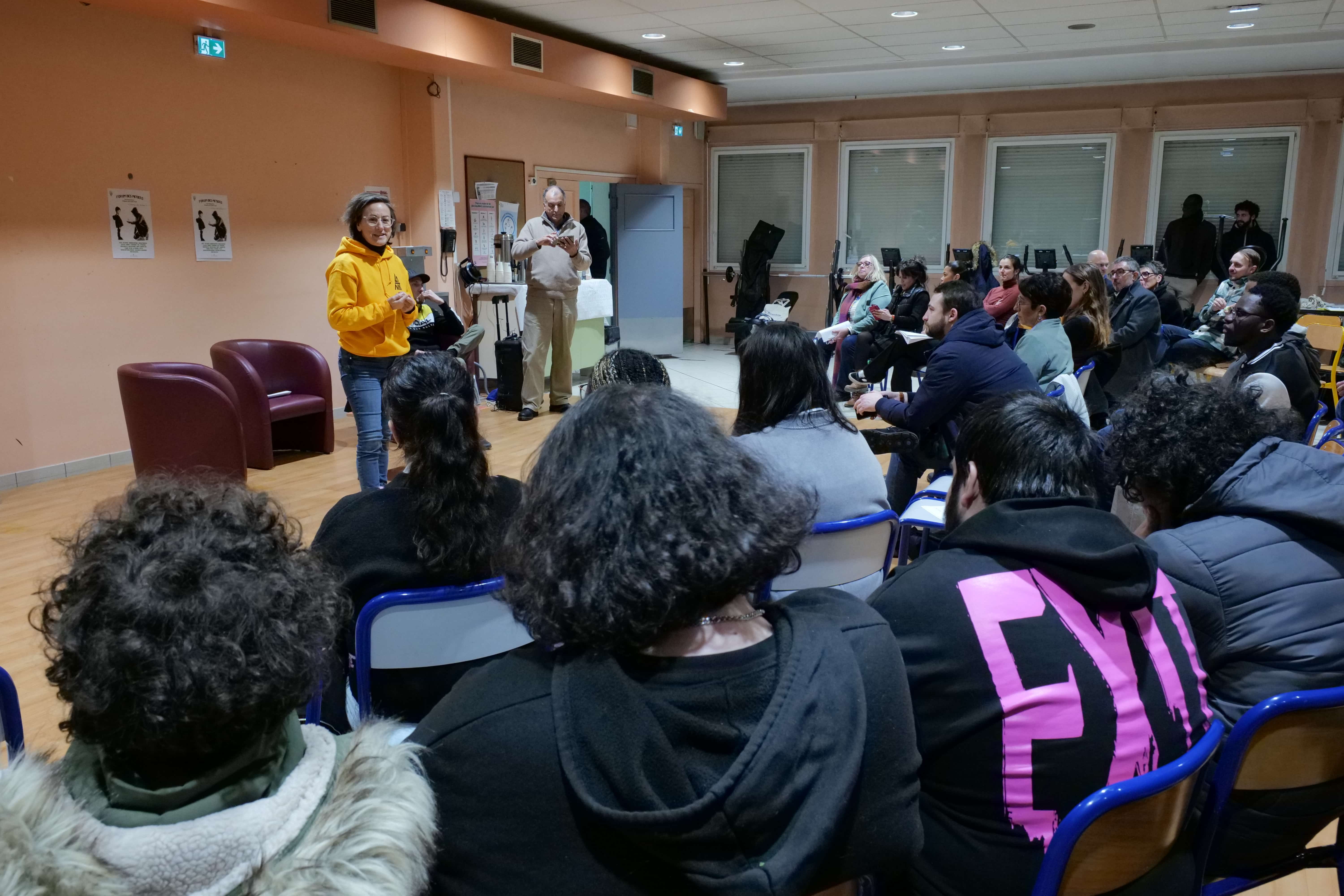 Une table ronde permettait d'ouvrir ses horizons et de rencontrer des acteurs de la vie professionnelle locale.