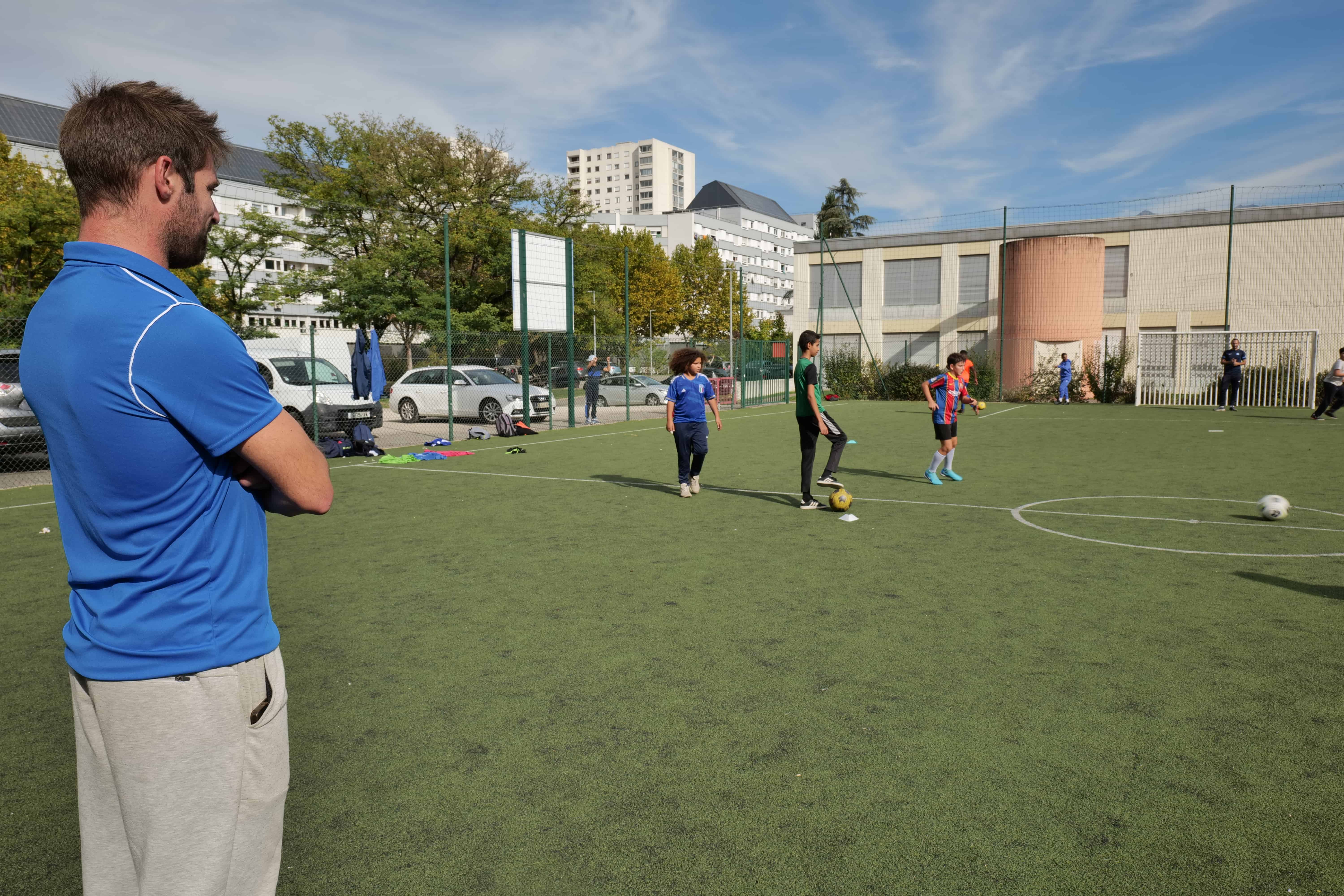 Des séances sportives sont proposées les mercredis et samedis pour les plus jeunes.   