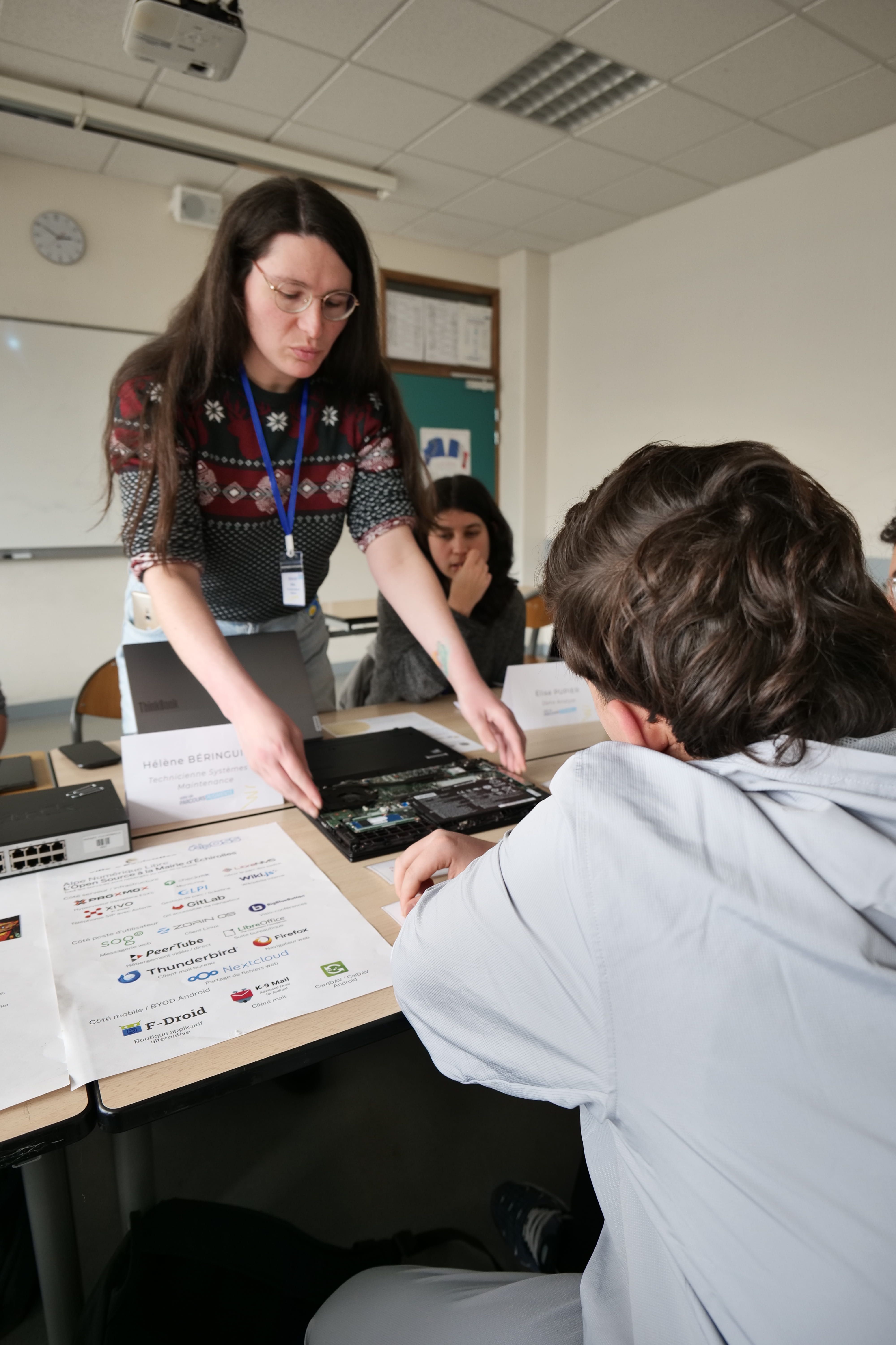 Les professionnels répondaient aux questions des élèves.