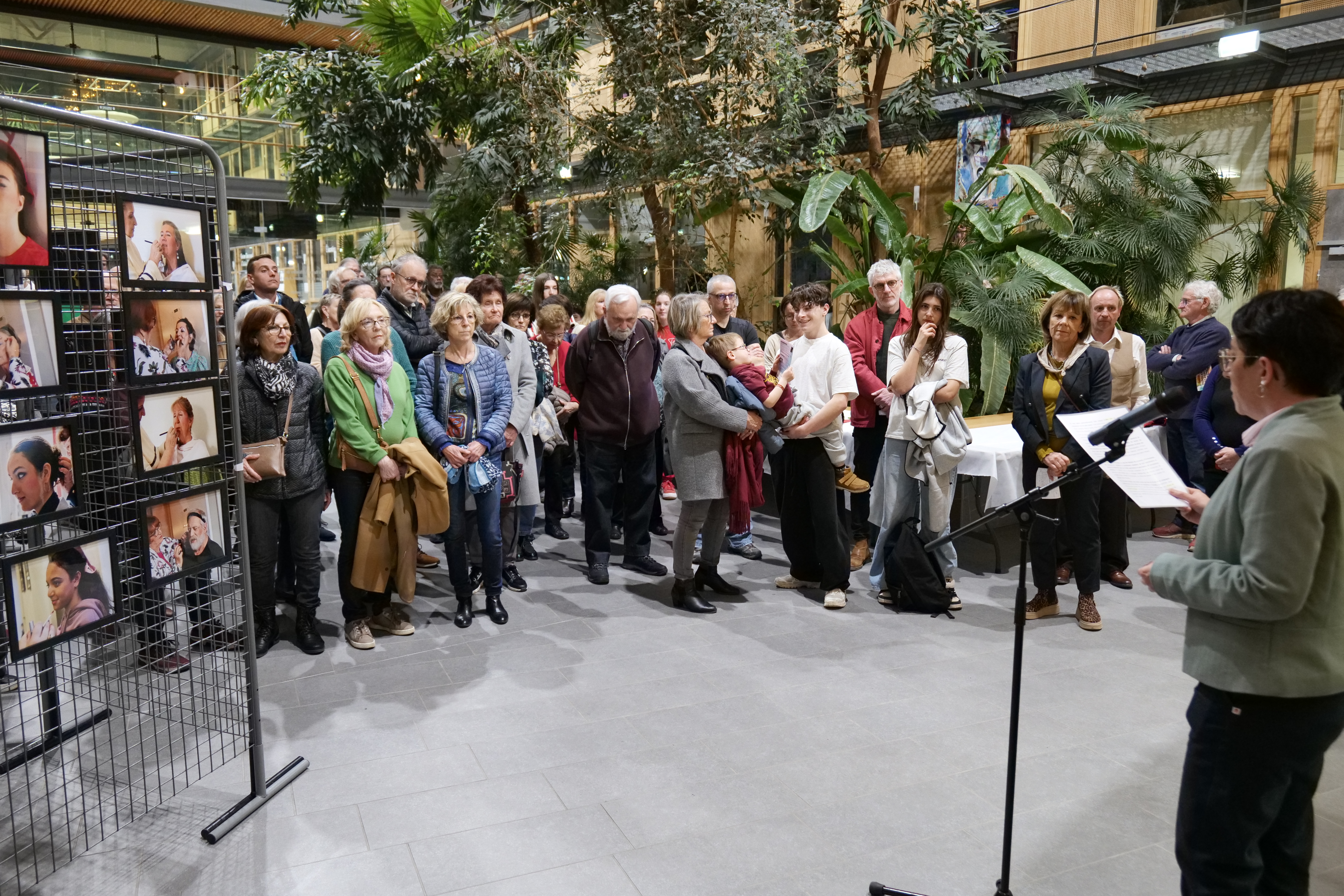 Le discours de la Maire Amandine Demore lors du vernissage.