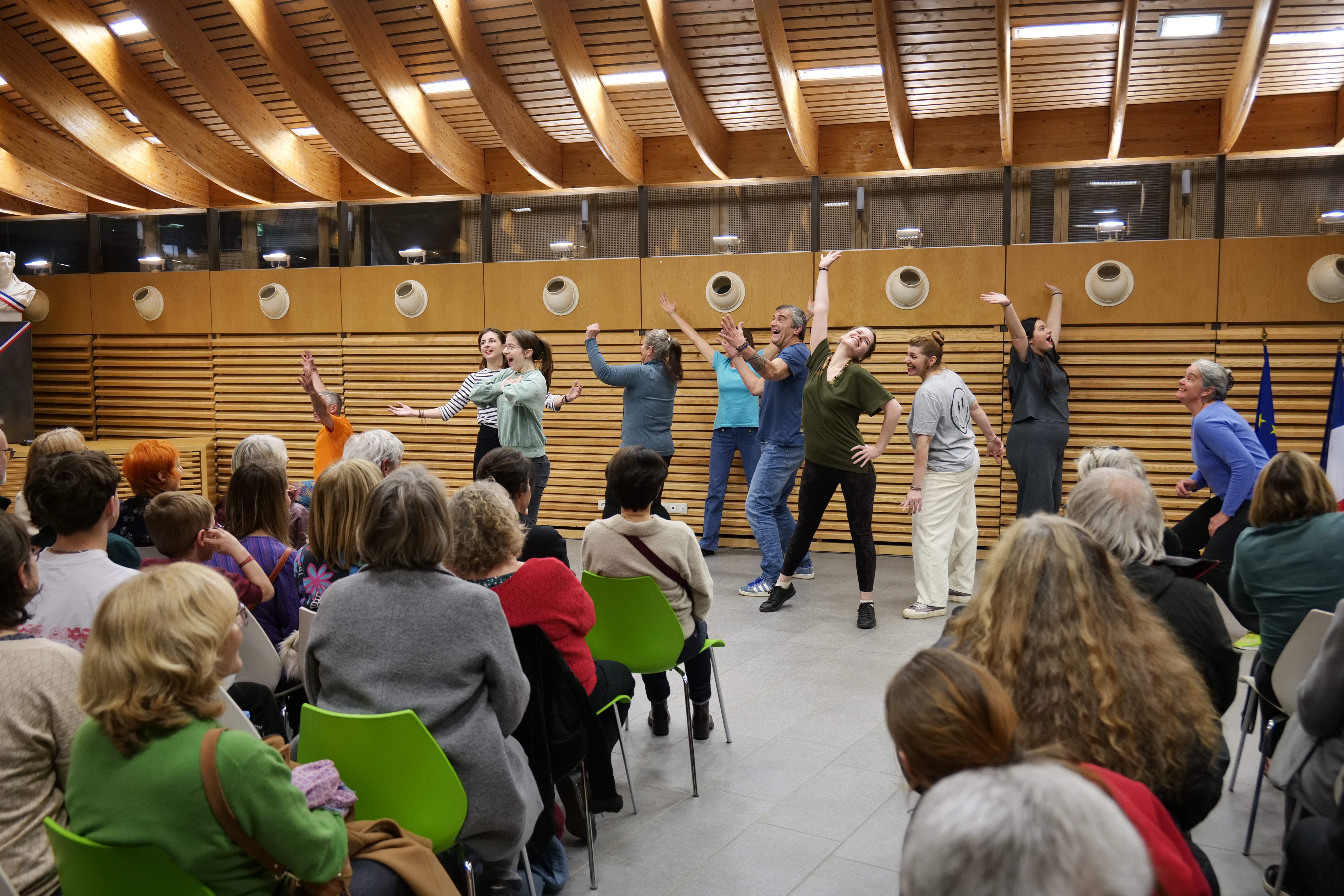 Atelier théâtral proposé par la compagnie lors du vernissage