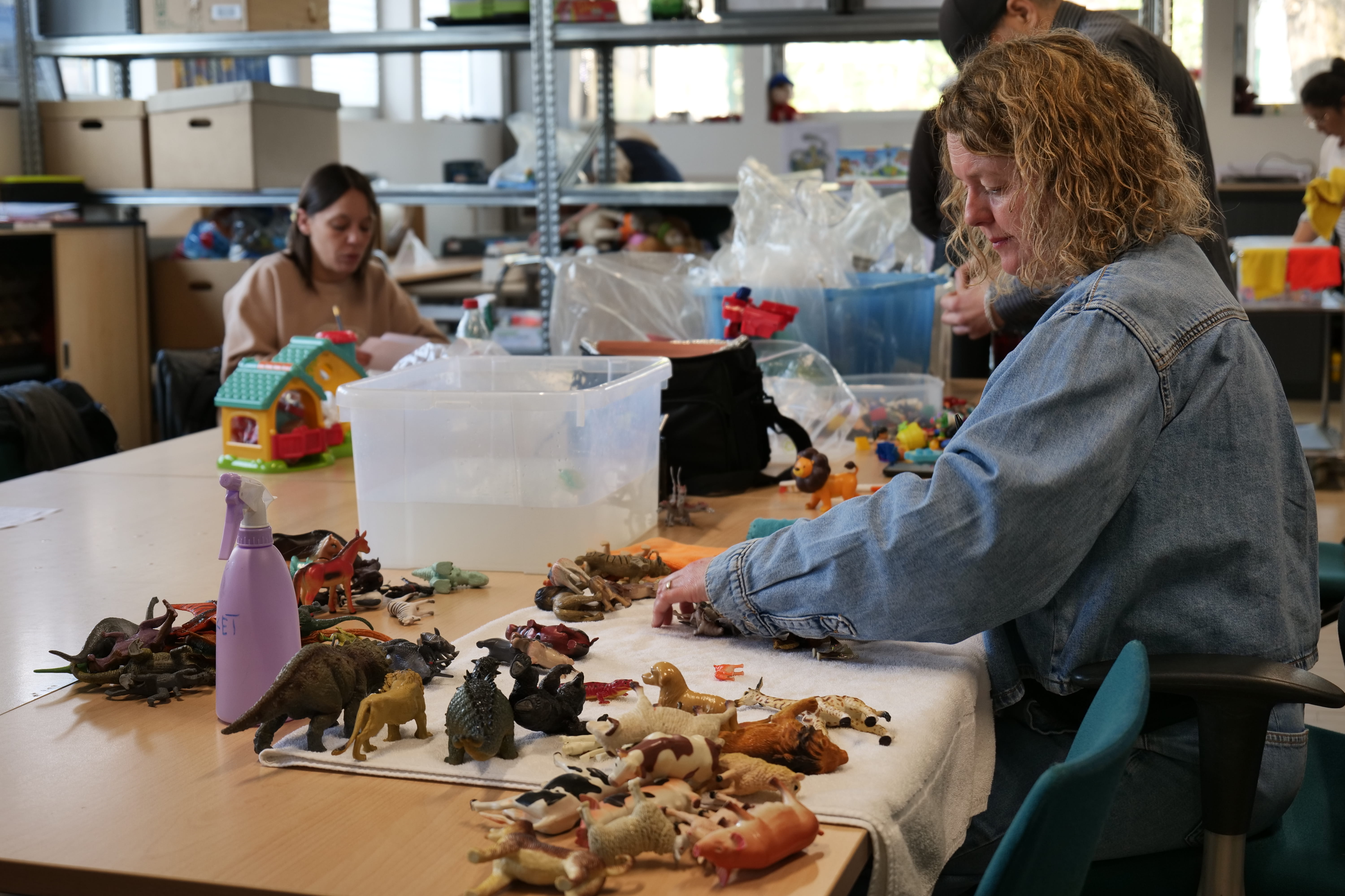 L'entreprise possède un atelier de tri de jouets.