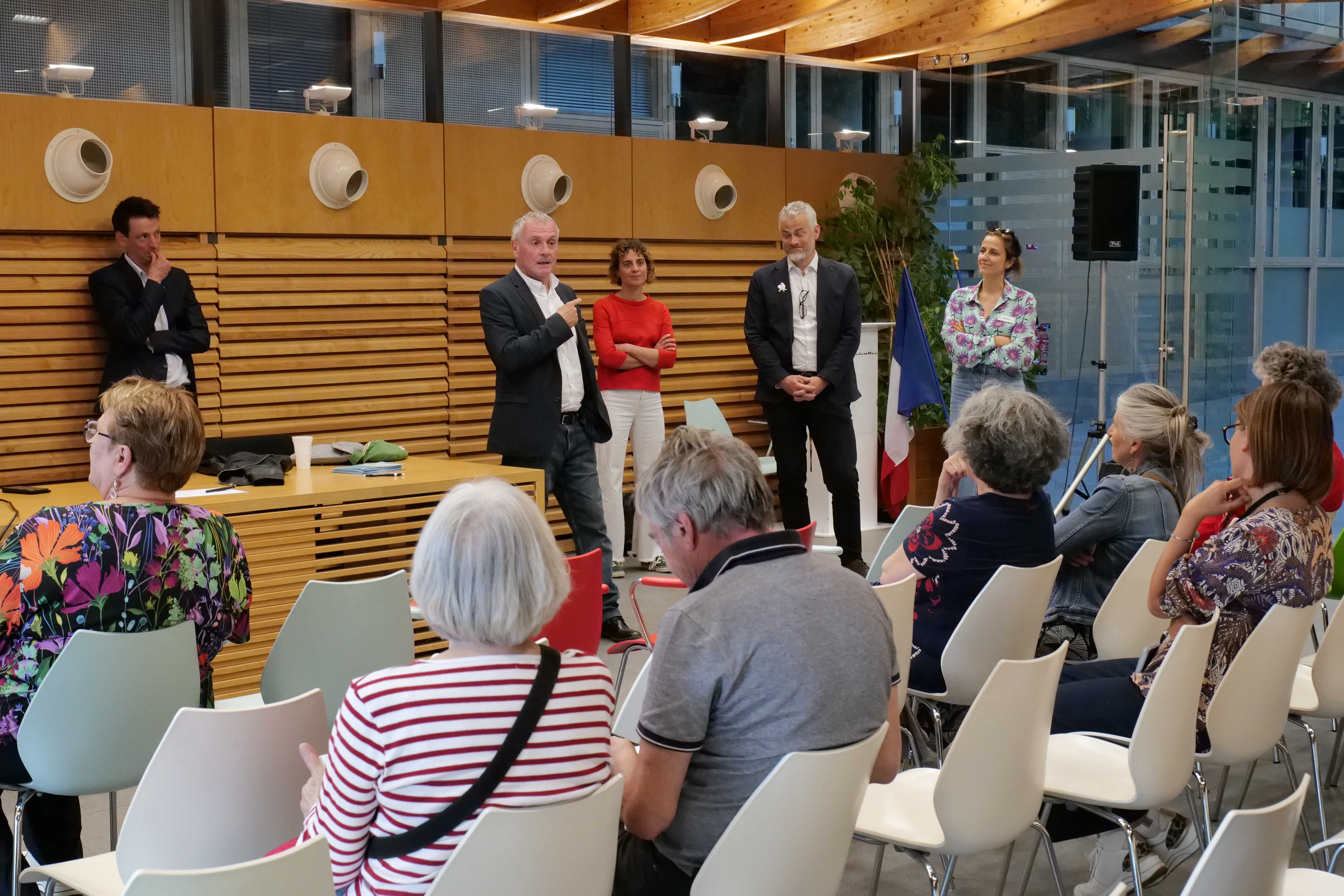 Le professeur Pelloux est prêt à reprendre une activité de médecin et en cherche pour compléter la future équipe du centre.