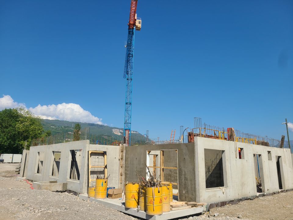 Les deux premiers bâtiments de la seconde phase, le Bombyx et ici Eiko, devraient être livrés dans deux ans, en attendant l'aménagement des espaces publics et du reste de la zone. 